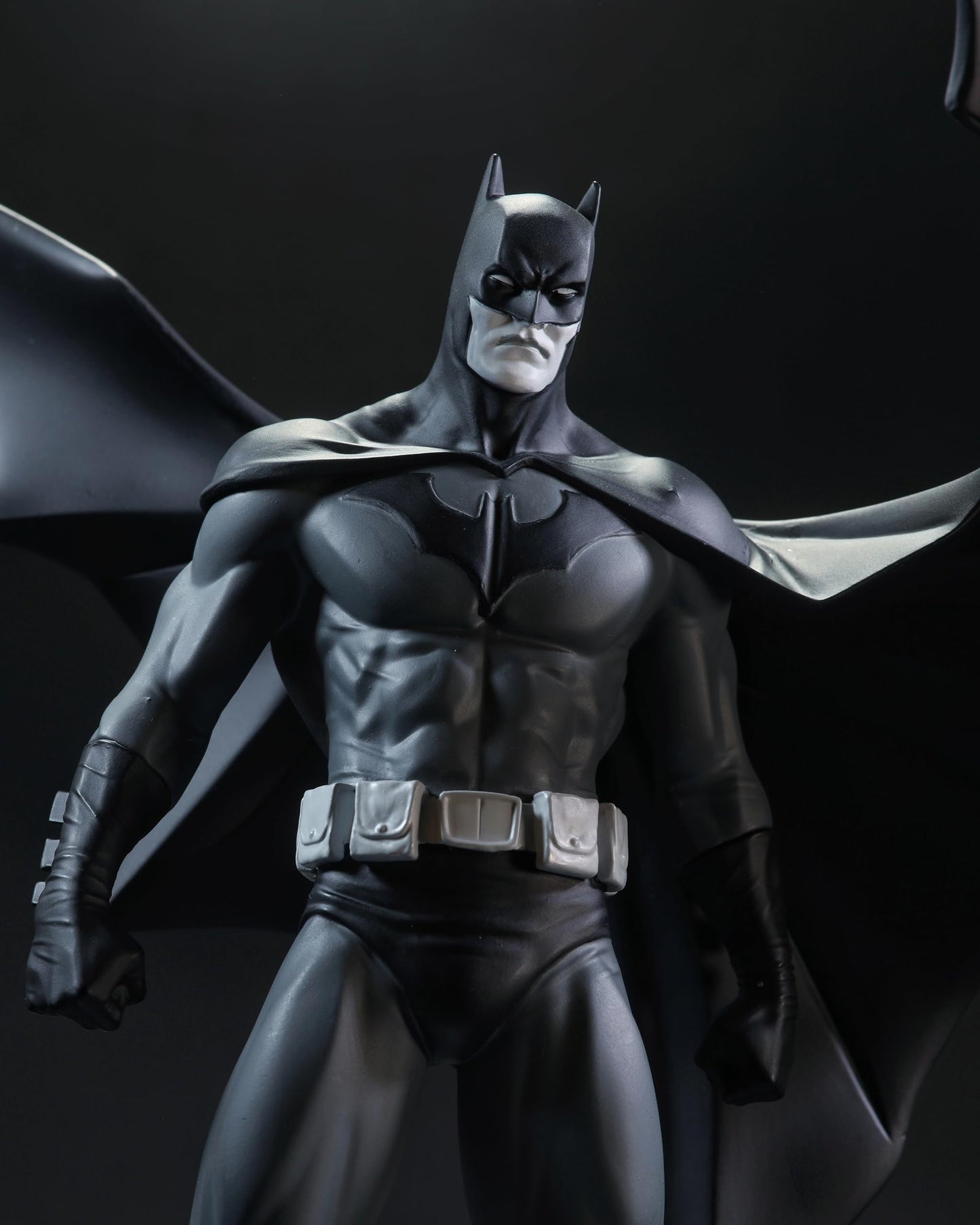 McFarlane Toys - DC Direct Batman by Jorge Jimenez (Batman Black & White) 1:10 Scale Resin Statue