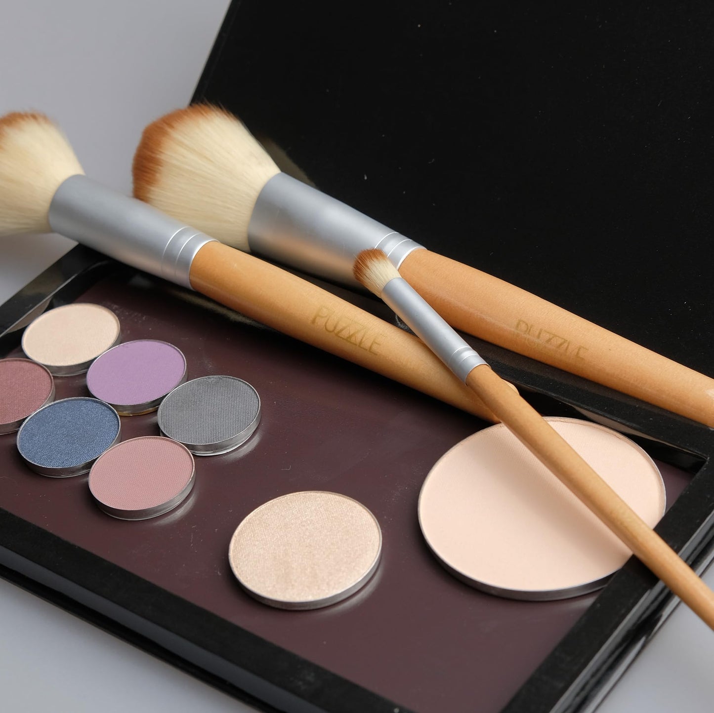 Puzzle Makeup Brush - Professional Vegan Makeup Brush, Soft Synthetic Bristles, Vegan - For Flawless Application (Mini Eyeshadow Brush)