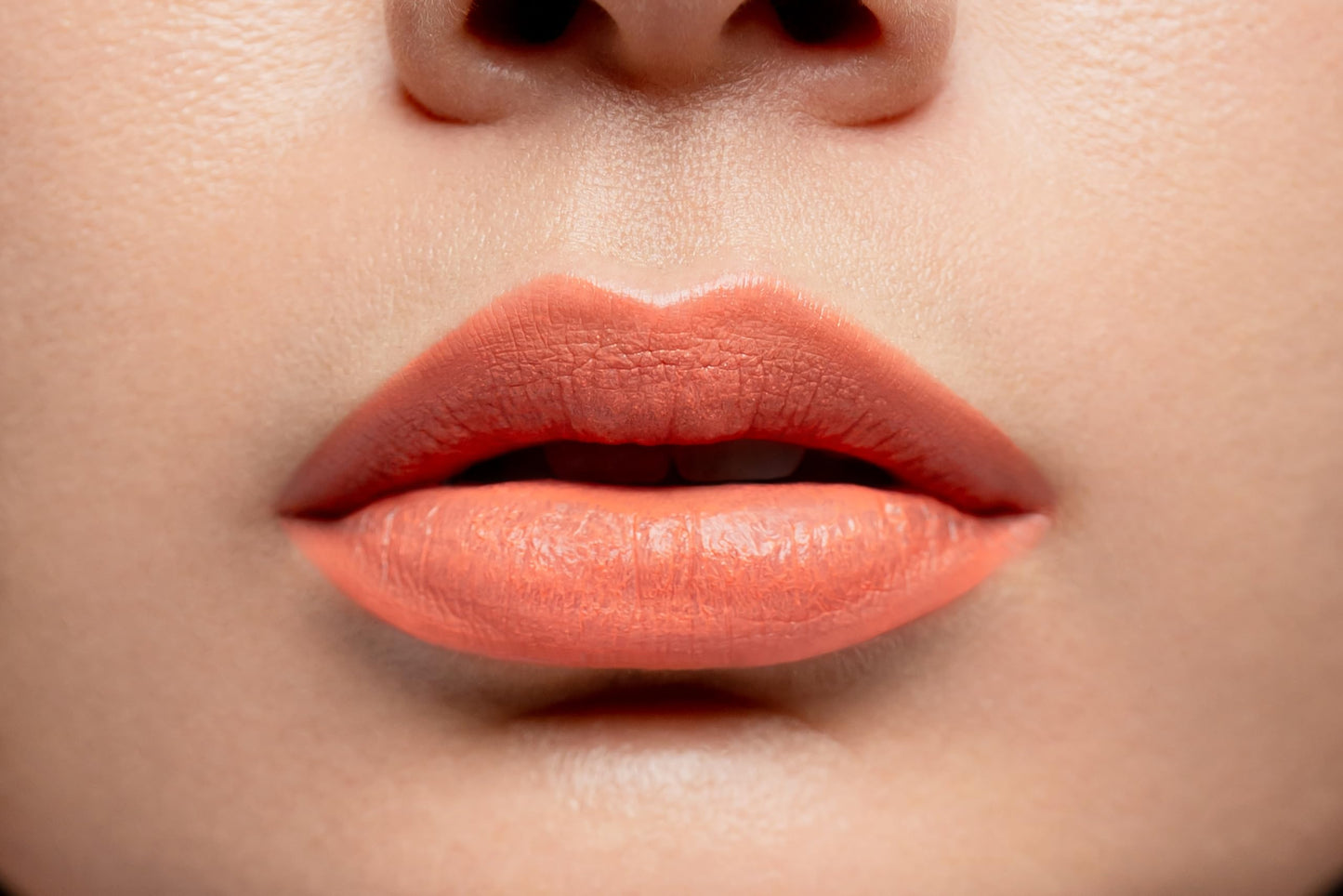 VH VIVIENNEHU NEW YORK GOLDSAND LONG LASTING CREAMY SATIN AND SOFT MATTE LIPSTICK