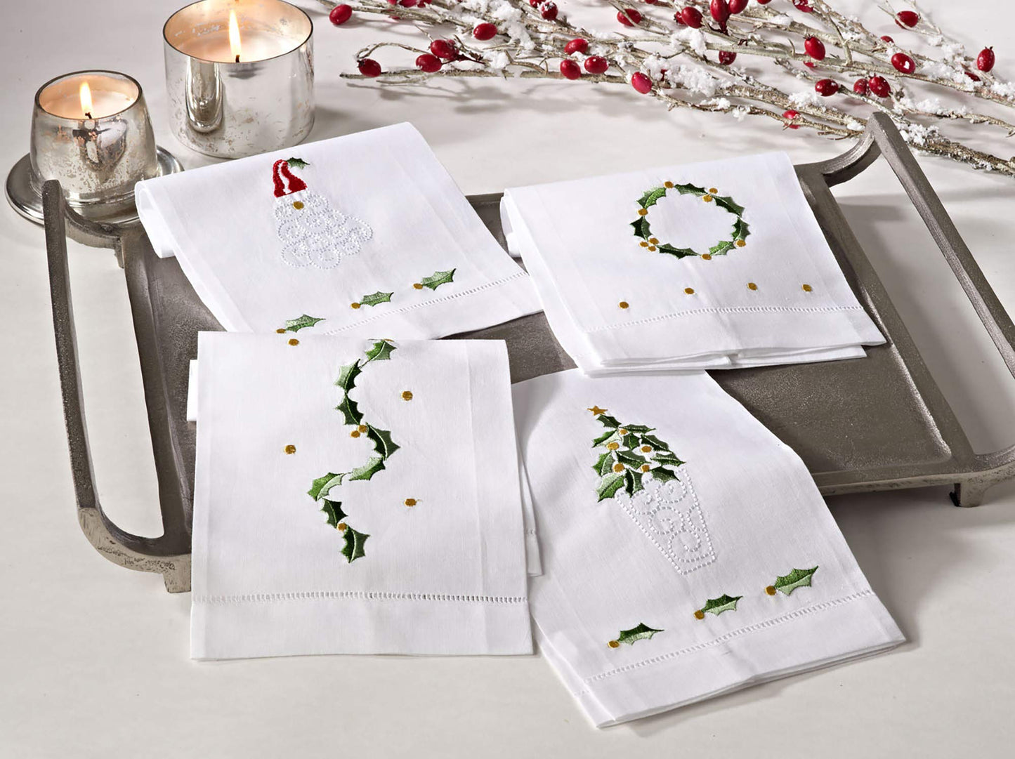 Saro Lifestyle Holly Leaf Wreath Embroidery Christmas Hemstitched Linen Cotton Guest Towel (Set of 4), White, 14"x22"