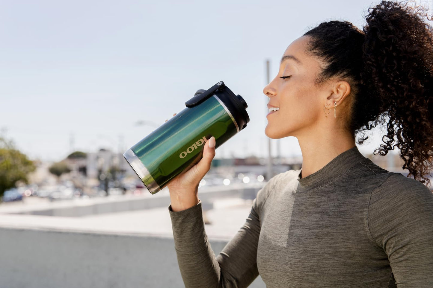 Igloo, 36 OZ Stainless Steel, Twist ‘n’ Chug Bottle, Modern Blue