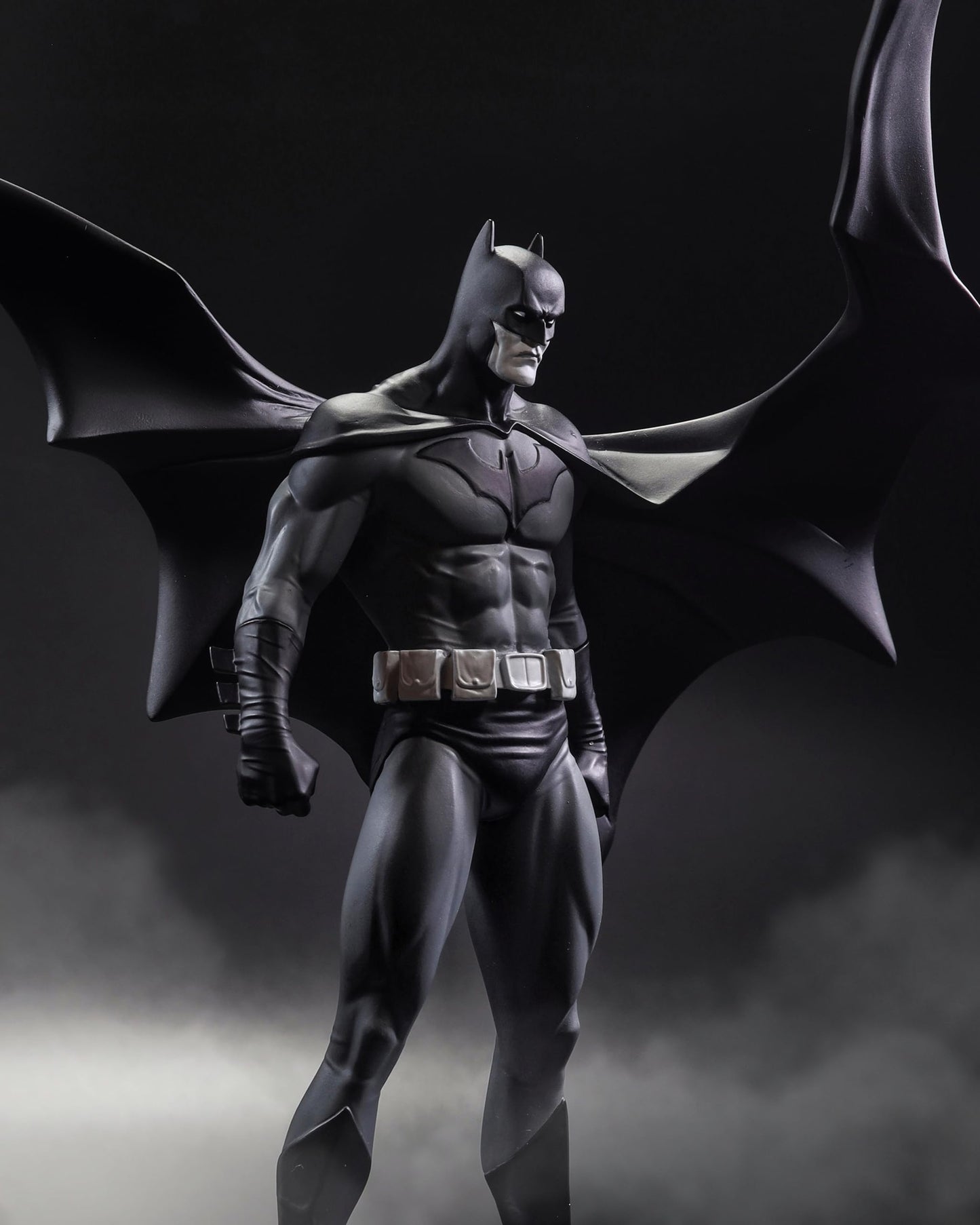 McFarlane Toys - DC Direct Batman by Jorge Jimenez (Batman Black & White) 1:10 Scale Resin Statue