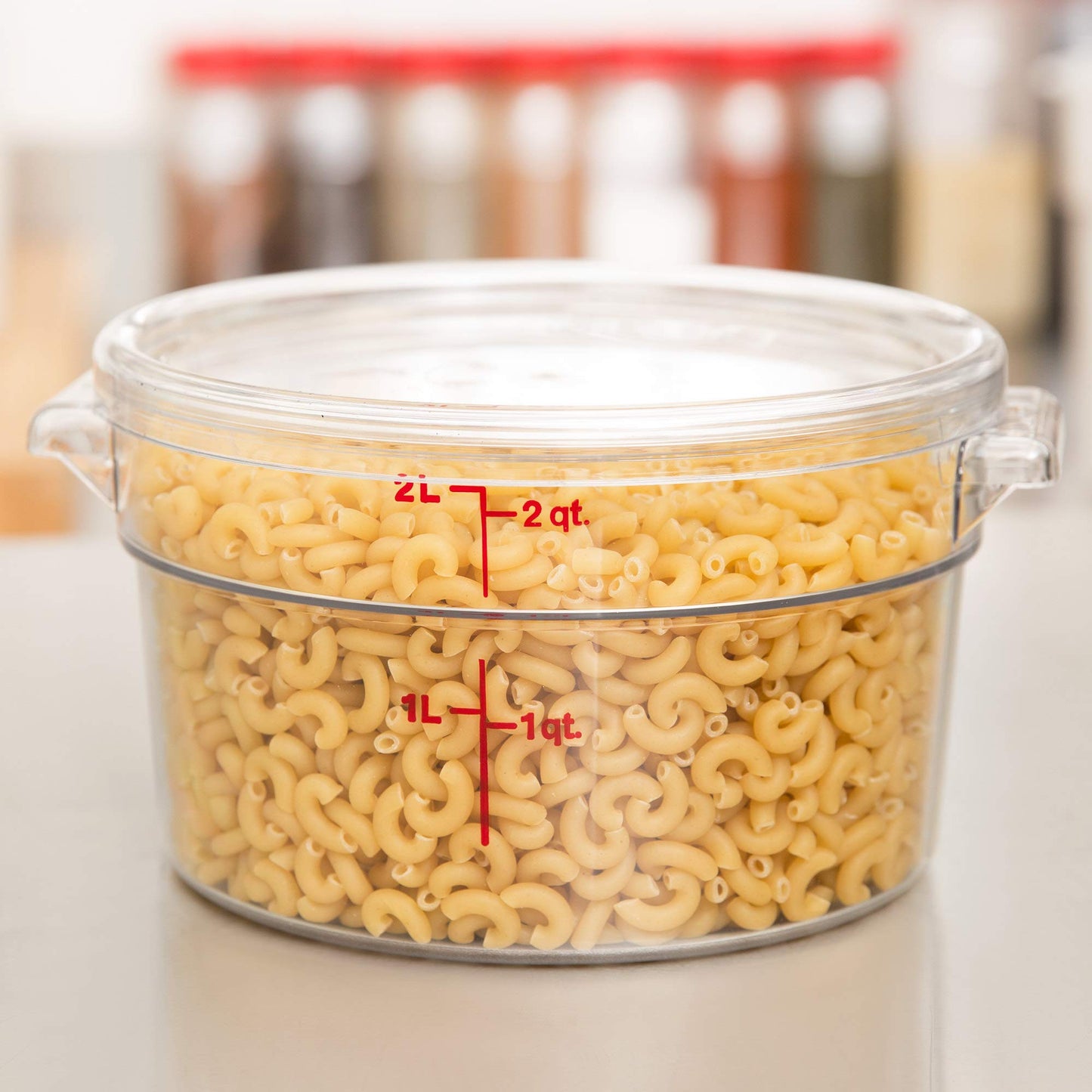 Cambro RFSCW2135 Camwear 2-Quart Clear Round Food Storage Container with Cambro RFSCWC2135 Clear Round Lid
