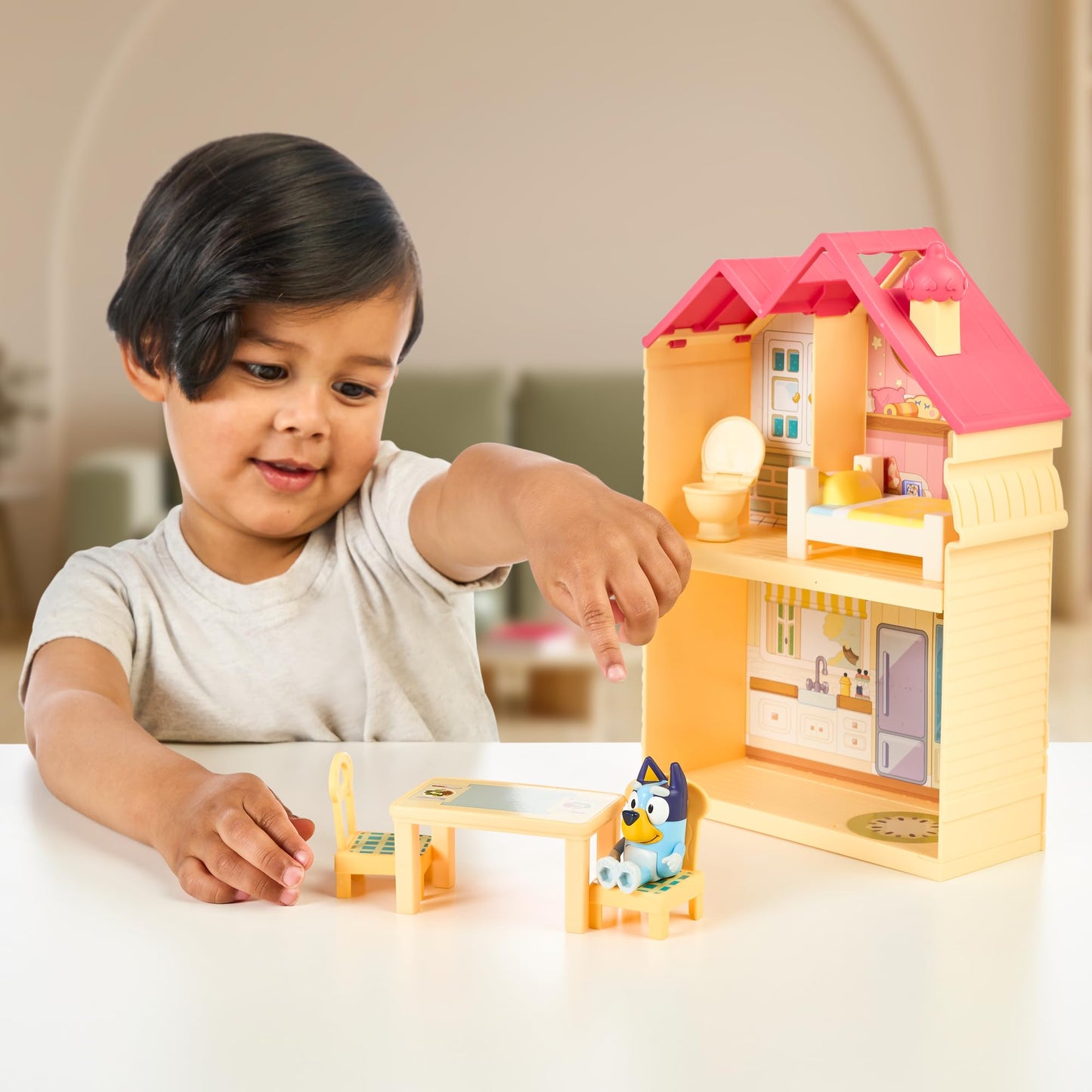 Bluey Mini Home Playset | Compact House Playset with Carry Handle | Three Different Rooms | Kitchen, Bedroom and Bathroom | Includes Figure with 5…