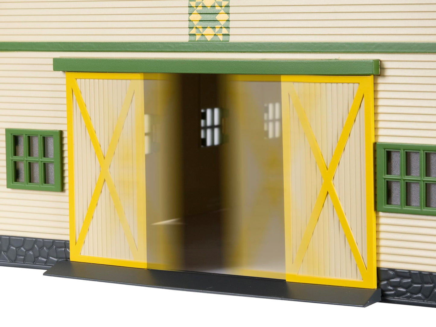 Lionel John Deere Plug Expand Play Barn with Movable Hay Crane