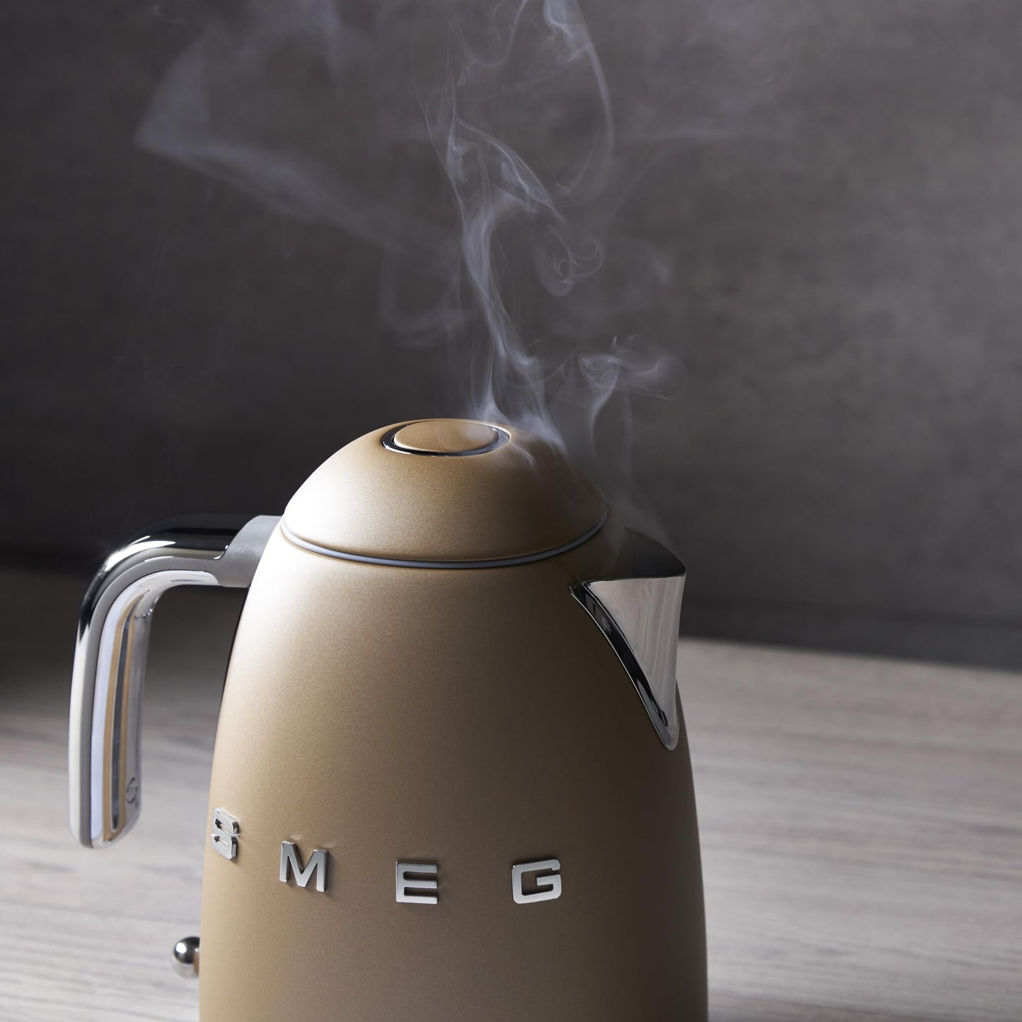 SMEG 50's Retro Style 7 Cup Electric Water Kettle with Automatic Shutoff, Removable Base, and Water Indicator, KLF03CHMUS, Matte Campagne