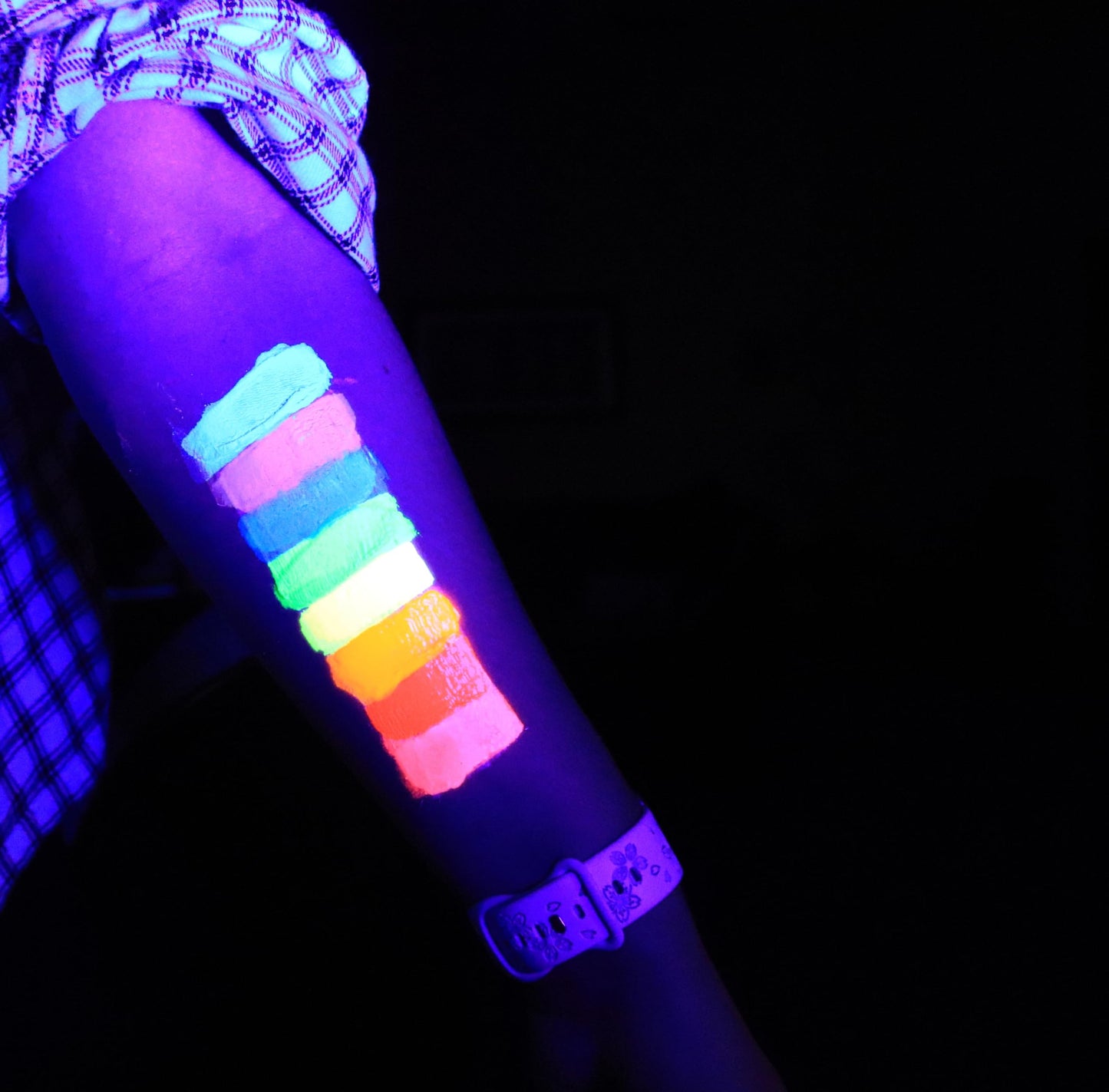 Liquid Latex Blacklight UV Reactive Body Paint, Glow Body Paint, Ideal for Art, Ammonia Free No Odor, Easy On and Off, Cosplay Makeup