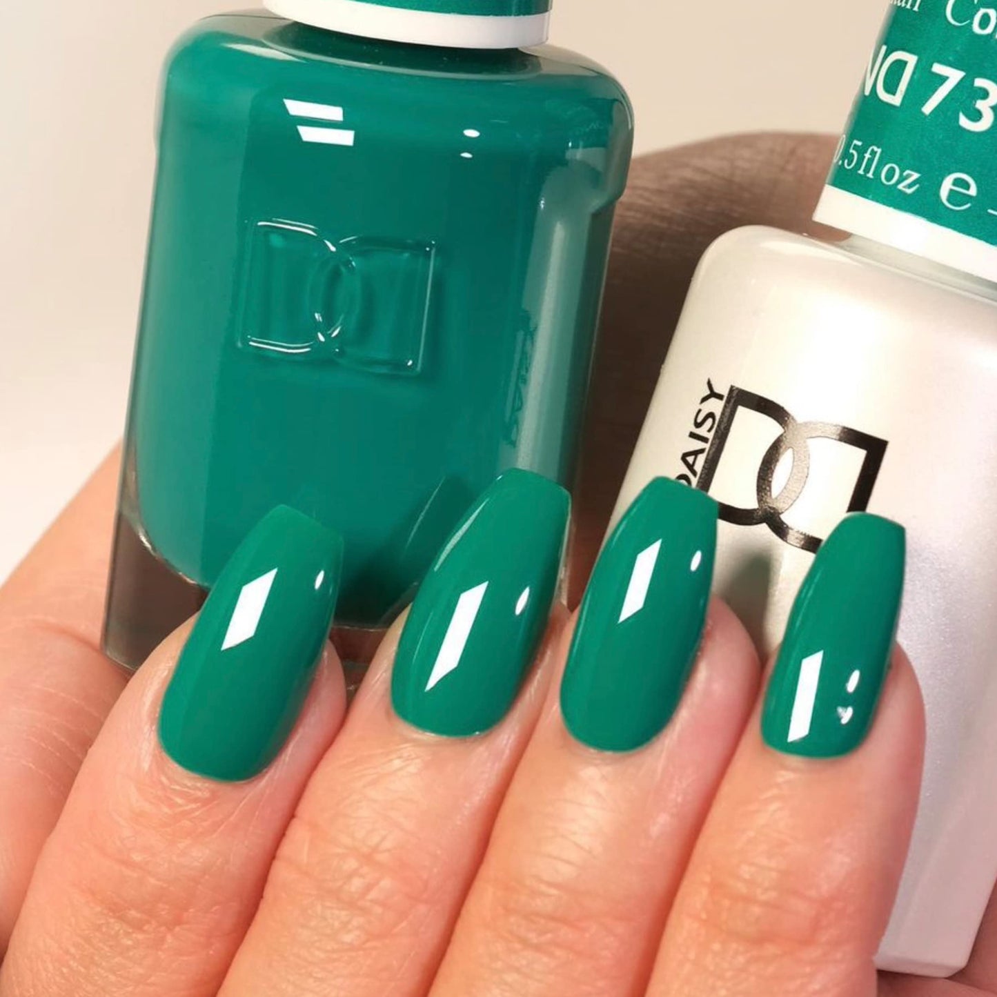 DND Gel Polish Set, Green Collection, UV/LED Gel Polish and Air Dry Nail Lacquer, Matching Chip-Free Polish Duo, 735 Cosmopolitan, 0.5 Fl Oz