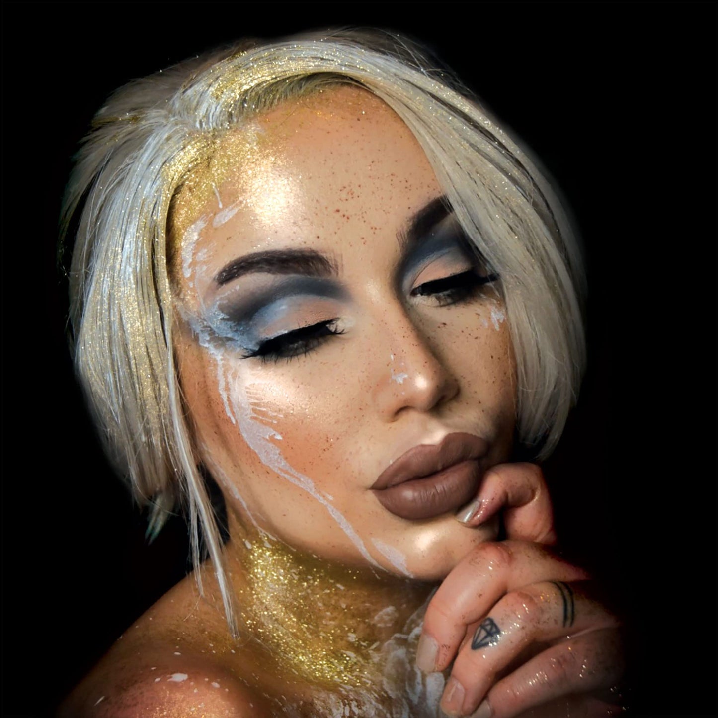 Mehron Makeup GlitterSpray | Hair and Body Glitter Spray | Body Shimmer Spray 1 fl oz (30 ml) (Gold) Perfect for Beauty, Theater, Halloween, Parties