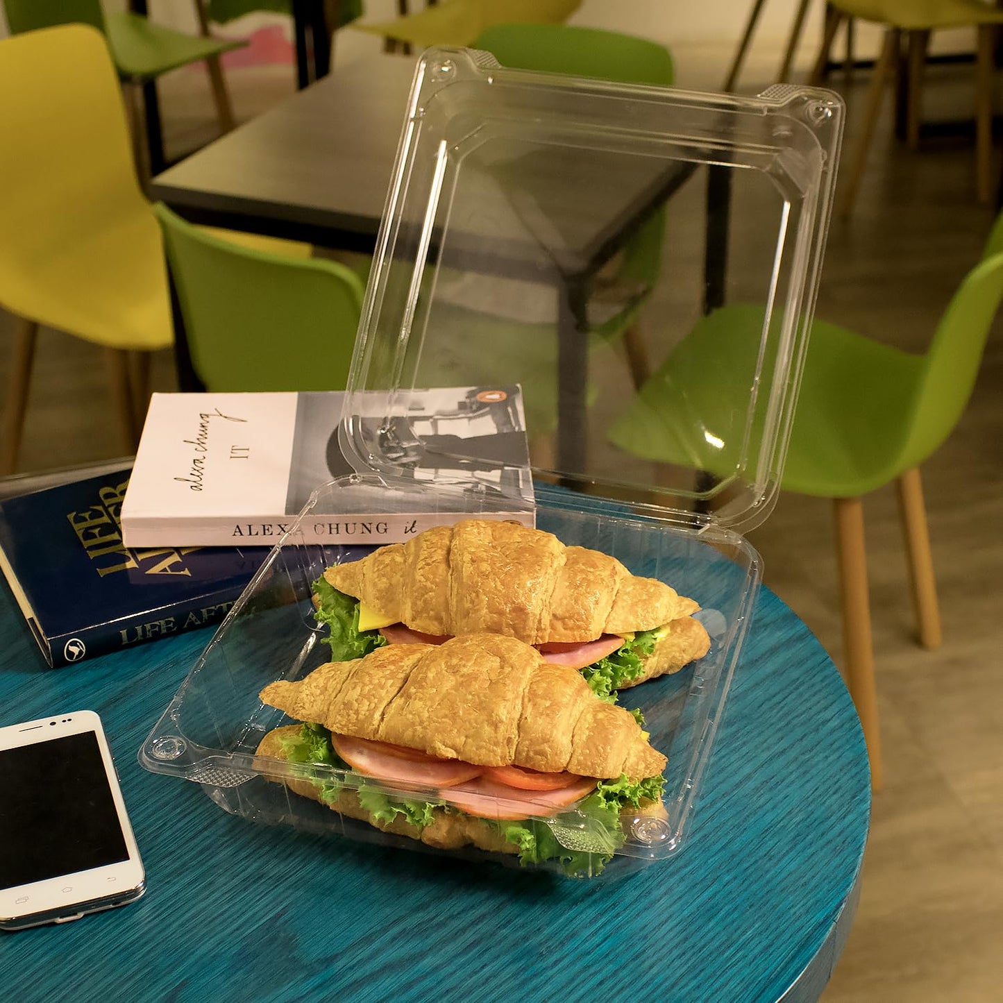 Karat Clamshell Take Out Food Containers [9.3"x8.6" - 200 ct] Durable, Stackable, Crack-Resistant To Go Boxes | Translucent