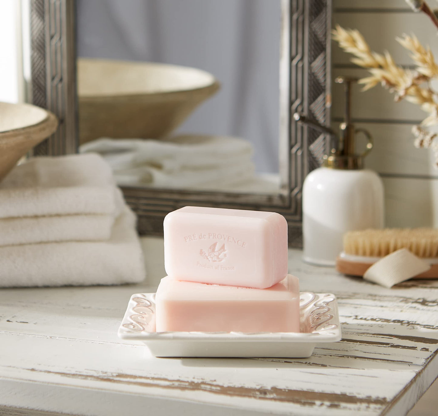 Pre de Provence Artisanal Soap Bar, Enriched with Organic Shea Butter, Natural French Skincare, Quad Milled for Rich Smooth Lather, 8.8 Ounce, Lily