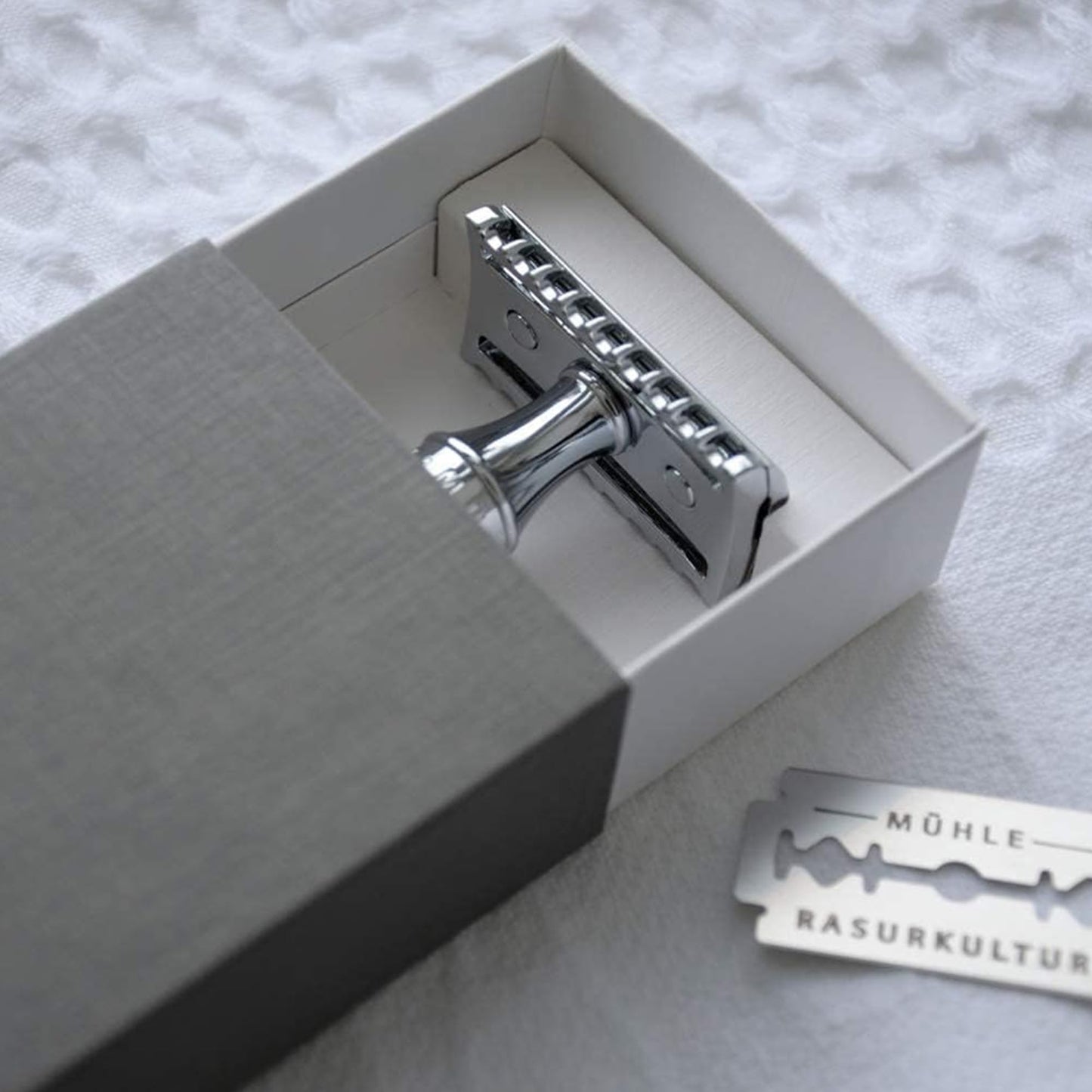 MÜHLE Grande R41 Double Edge Safety Razor (Open Comb) - Perfect for Everyday Use - Barbershop Quality Close Smooth Shave - Luxury Razor for Men Beauty and Personal Care MÜHLE
