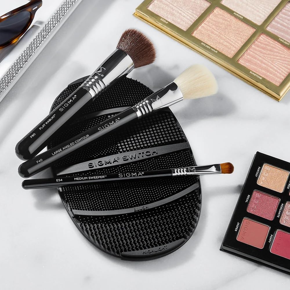 Sigma Beauty Professional E54 Medium Sweeper Brush - Professional Eyeshadow Brush for Controlled Lid Application, Packing on Metallic Shades