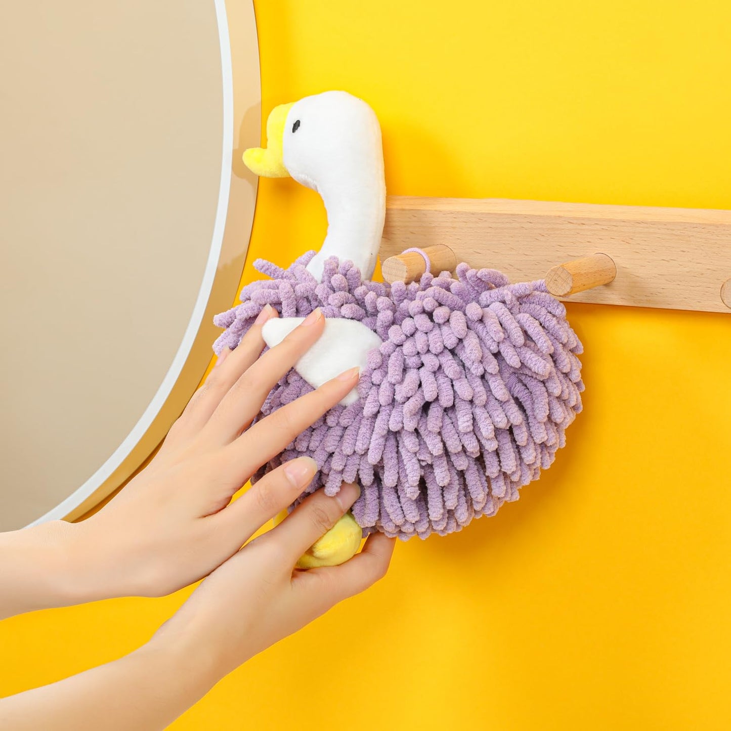 Adorable Swan-Shaped Hand Towel with Hanging Loop, Bathroom Animal-Themed Towel for Kids, Super Absorbent Microfiber Hand Towel, Perfect for Kitchen…