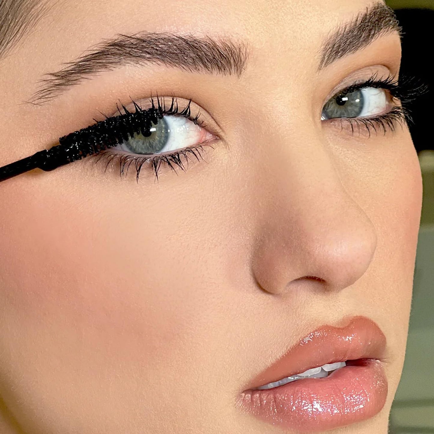Kevyn Aucoin The Curling Mascara, Black: Classic volume brush. Tubing tech. All day wear. Clump & flake free. Pro makeup artist go to for volume