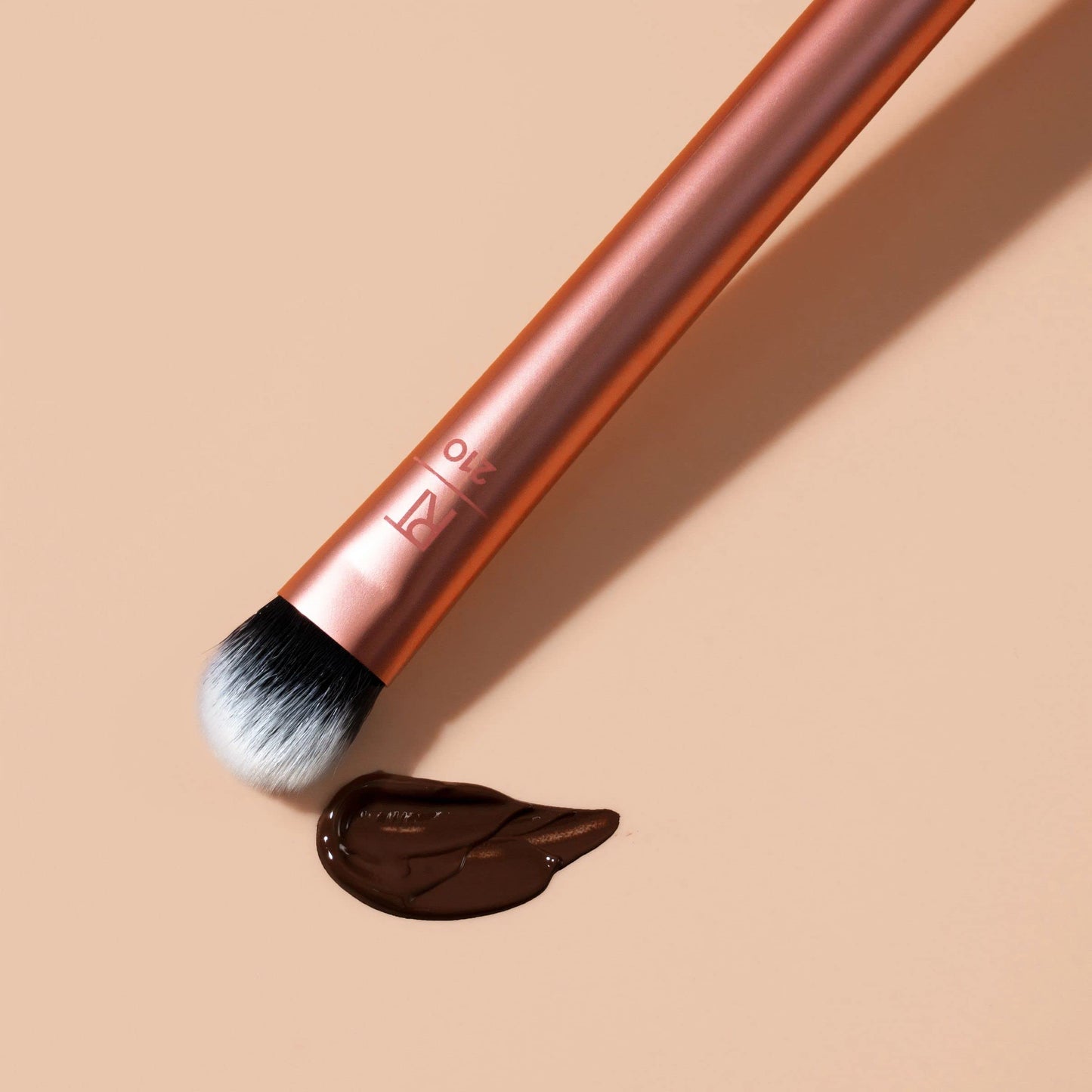 Real Techniques Expert Concealer Brush, Conceal Under Eyes & Cover Blemishes, Makeup Brush For Blending Liquid & Cream Concealer, Brighten Dark Beauty and Personal Care Real Techniques