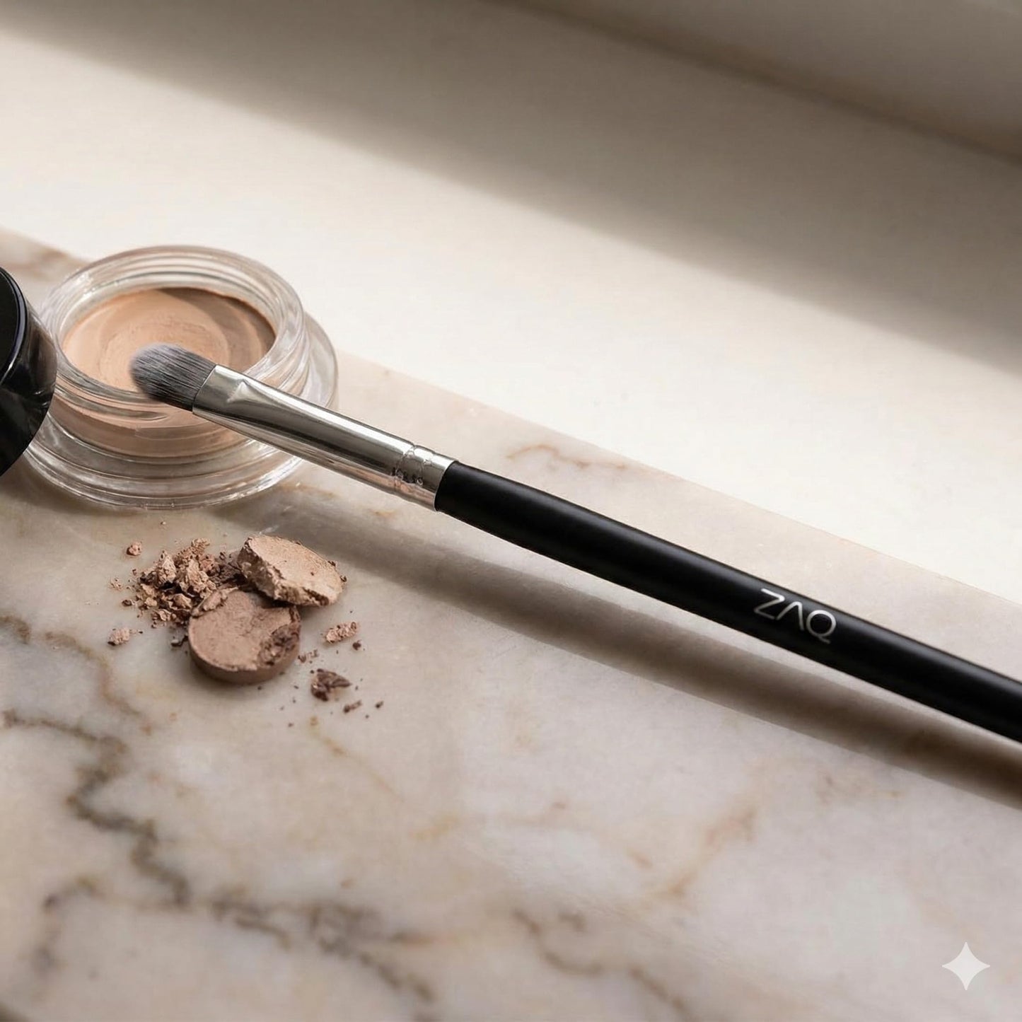 ZAQ Eye Shadow Brush for Blending, Concealer, Professional Tools for Applying Cream, Liquid Shadows and Eye Primer Base with Vegan Bristles