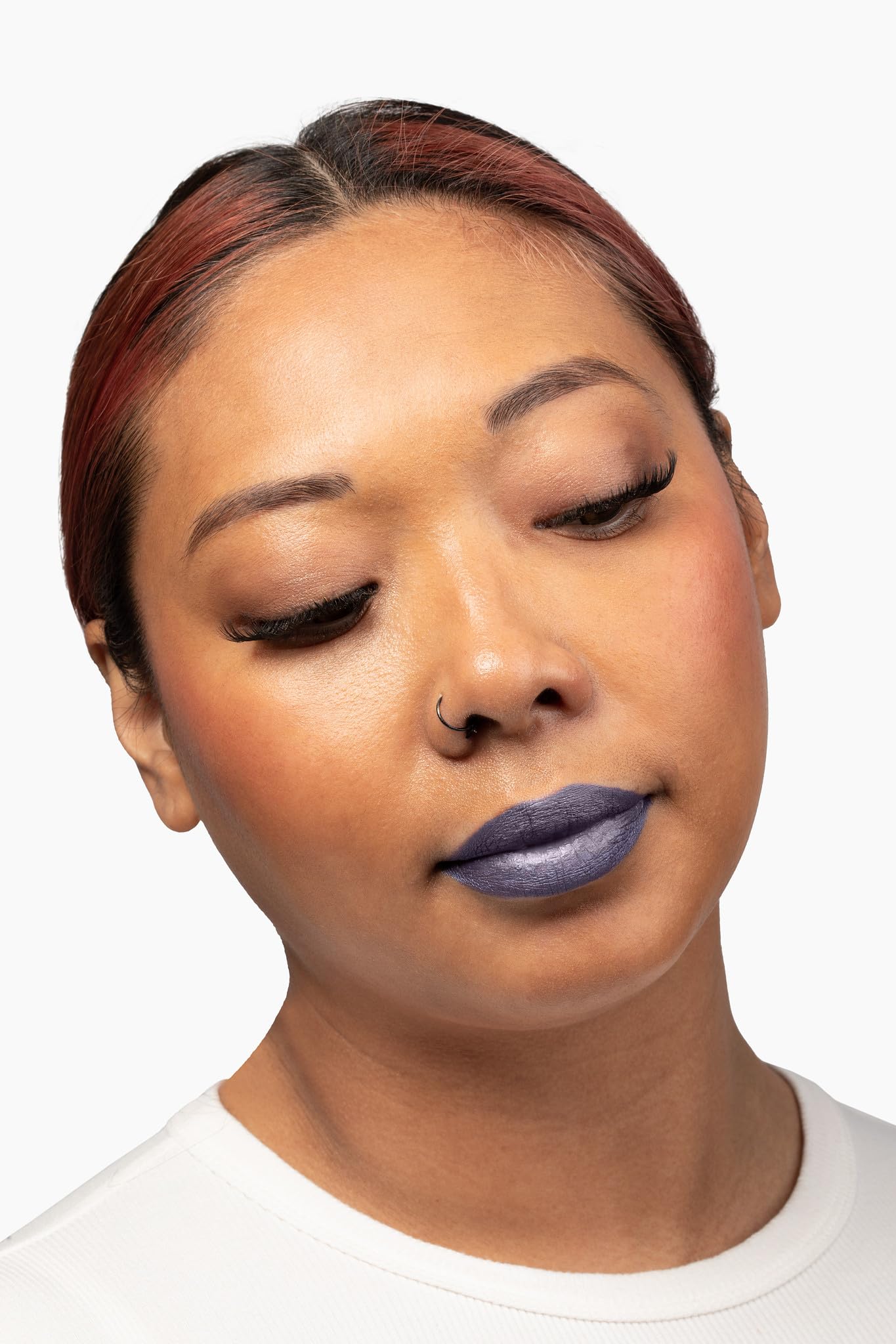 Aromi Violet Plum Metallic Liquid Lipstick | Dark Purple Lip Color with a Shimmery Finish, Vegan, Cruelty-free, Long-Lasting and Smudge Proof Lipstick