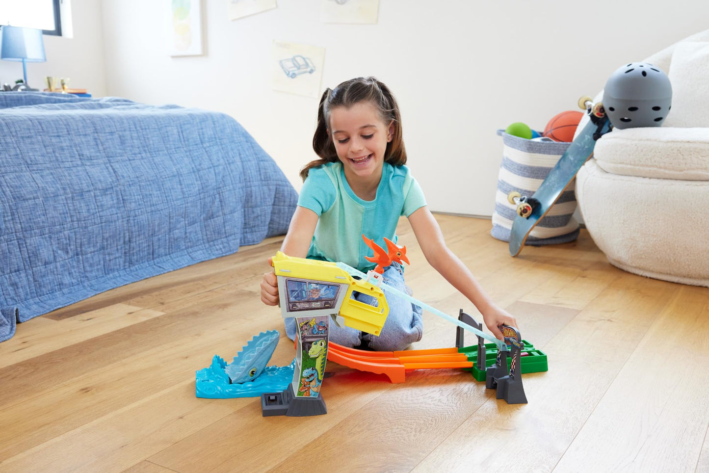 Hot Wheels Track Set & Toy Cars, RacerVerse Jurassic World Blue’s Raptor Rush Track Set with 2 Die-Cast Racers: Blue & Owen