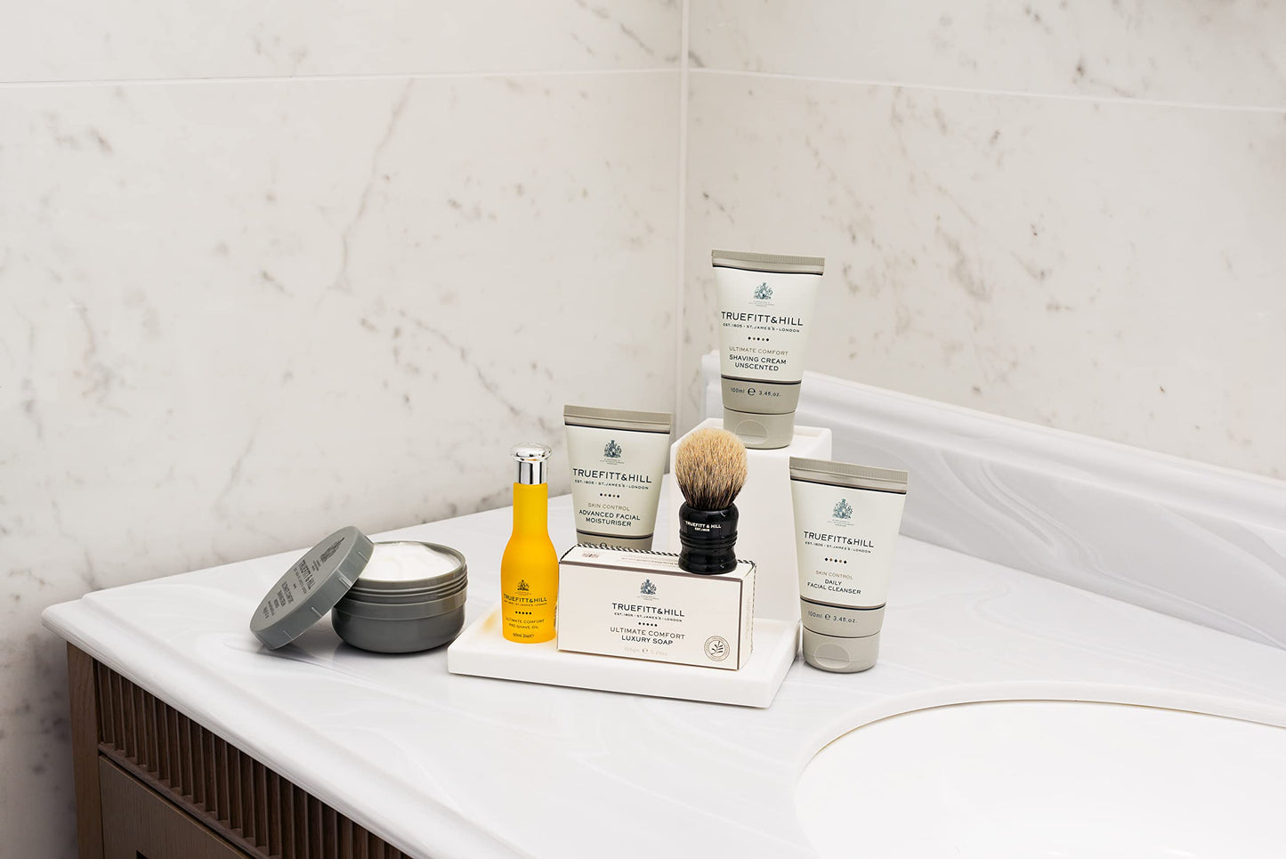 Truefitt & Hill Luxury Aftershave Balm - Ultimate Comfort - Premium Soothing Moisturizer with Aloe Vera Extract - Ideal for Sensitive Skin, Razor…