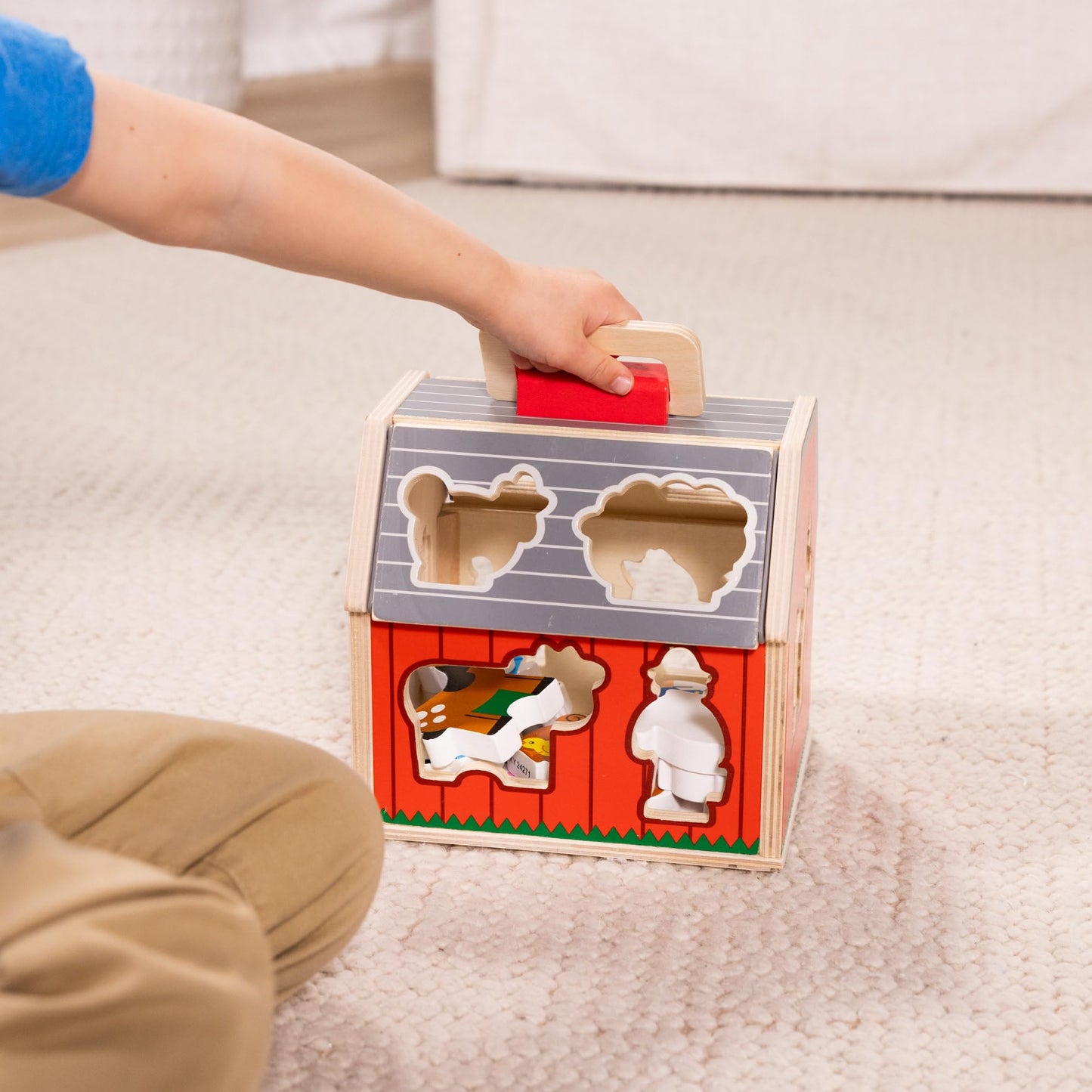 Melissa & Doug Wooden Take-Along Sorting Barn – Shape Sorting Farm Toy with 10 Wooden Pieces, Educational Learning Toy for Toddlers Ages 2+