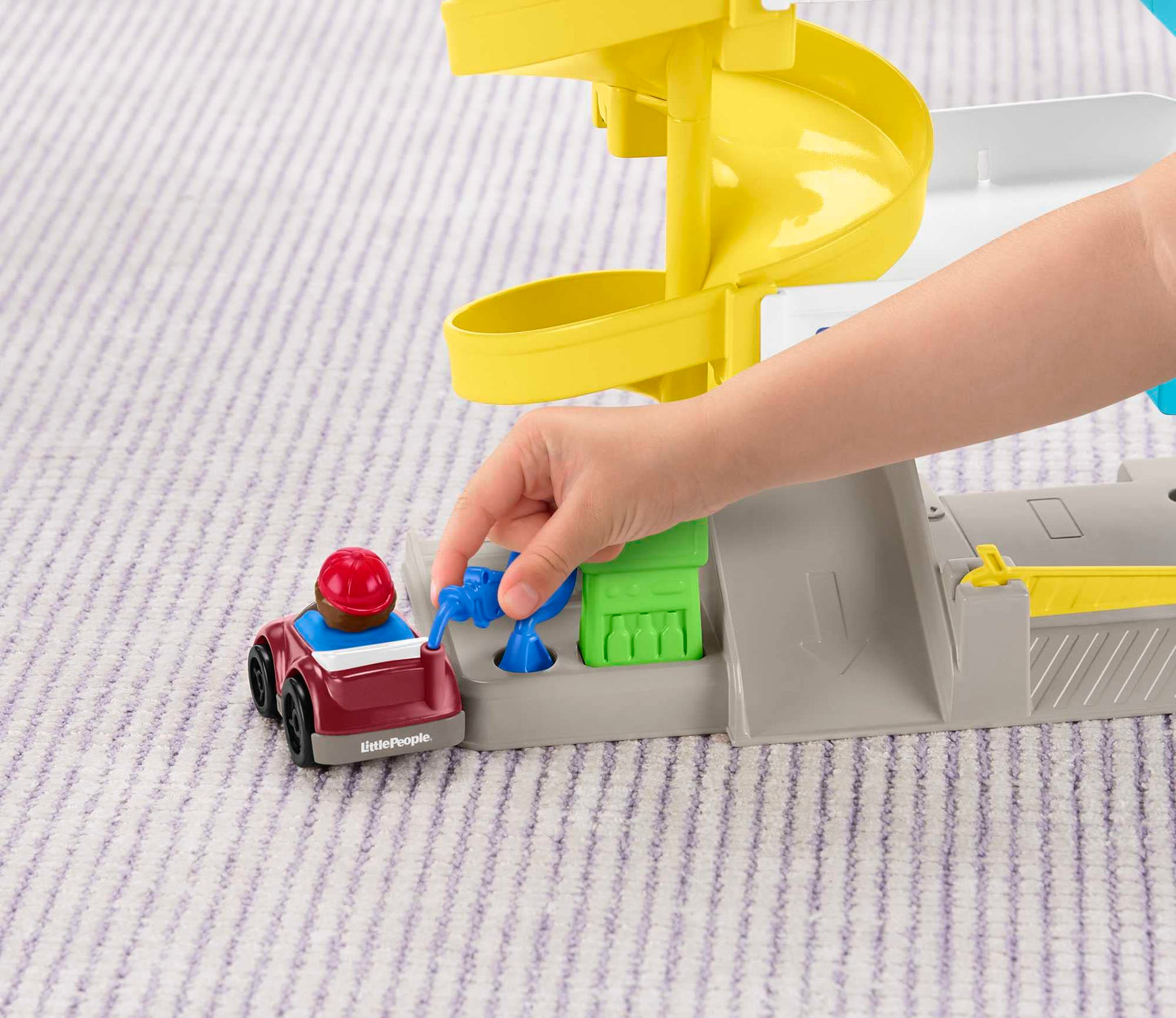 Fisher-Price Little People Toddler Toy Helpful Neighbor’s Garage Playset with Spiral Ramp & 2 Cars for Pretend Play Ages 18+ Months