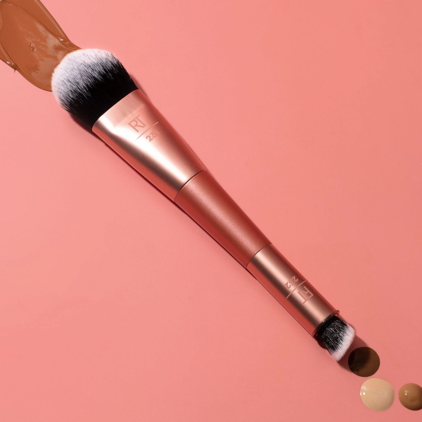 Real Techniques Cover & Conceal Dual Ended 2-in-1 Makeup Brush, For Flawless Foundation Coverage, Smooths and Conceals, Covers Blemishes