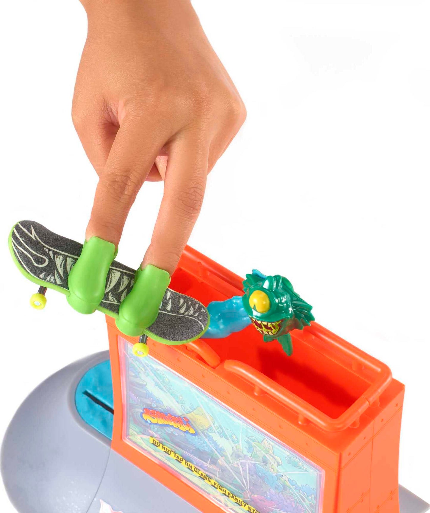 Hot Wheels Skate Aquarium Skatepark Playset Designed with Tony Hawk, Includes Tony Hawk Fingerboard & 1 Pair of Removable Skate Shoes