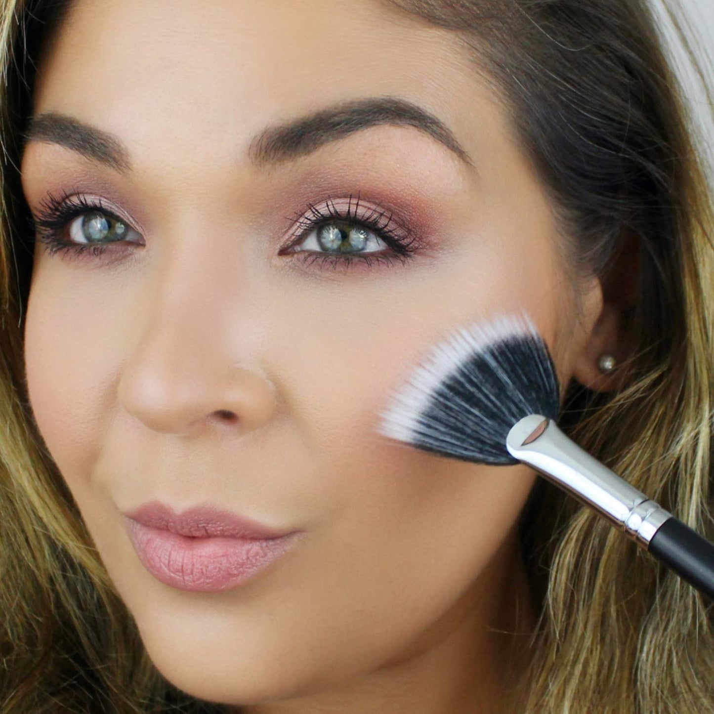 Fan Highlighter Makeup Brush - Beauty Junkees Duo Fiber Face Make Up Brushes, Cheekbone Define Highlighting with Powder, Cream, Mineral, Liquid