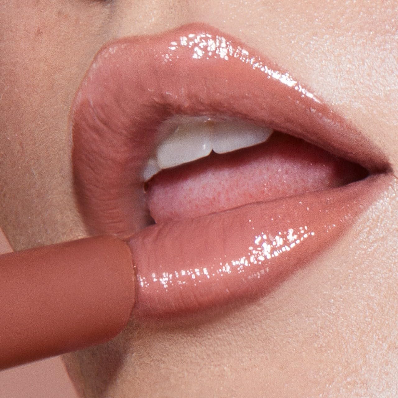 MoistureGlow™ Plumping Lip Serum in Petal Glow (pinky mauve)