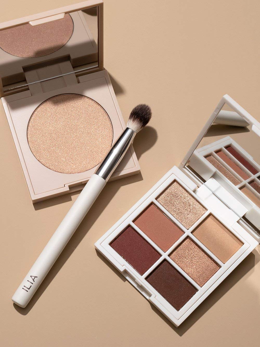 ILIA - Blending Brush | Eyeshadow + Highlighter Brush Made with FSC Certified Wood, Aluminum, + Soft, Vegan Bristles | Expertly Crafted | Non-Toxic