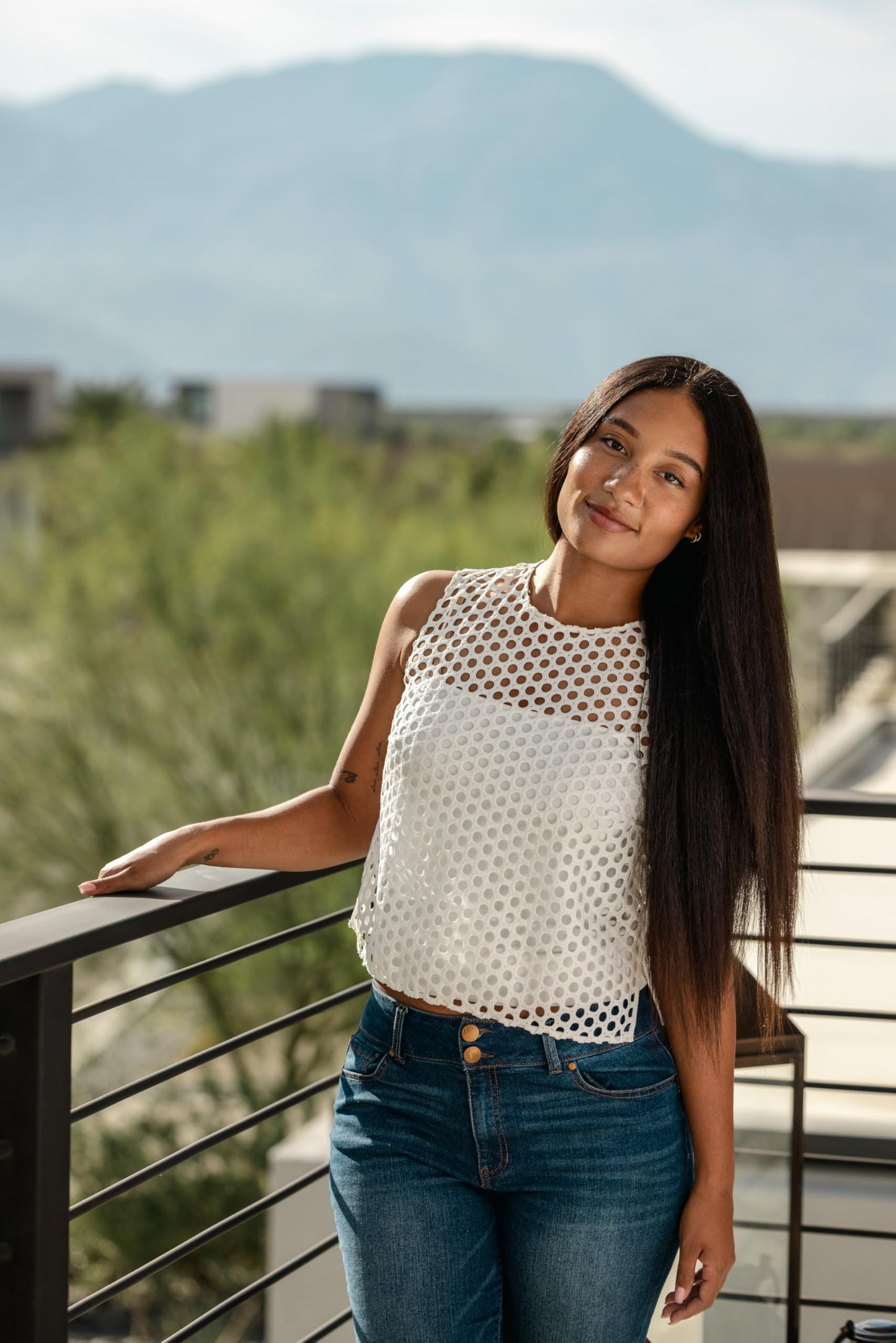 Privé Smoothing Solution - Lightweight Non-Greasy Formula with Baobab, Bamboo and Jojoba Proteins for Sleek Shiny Hair - Speeds Drying and Controls