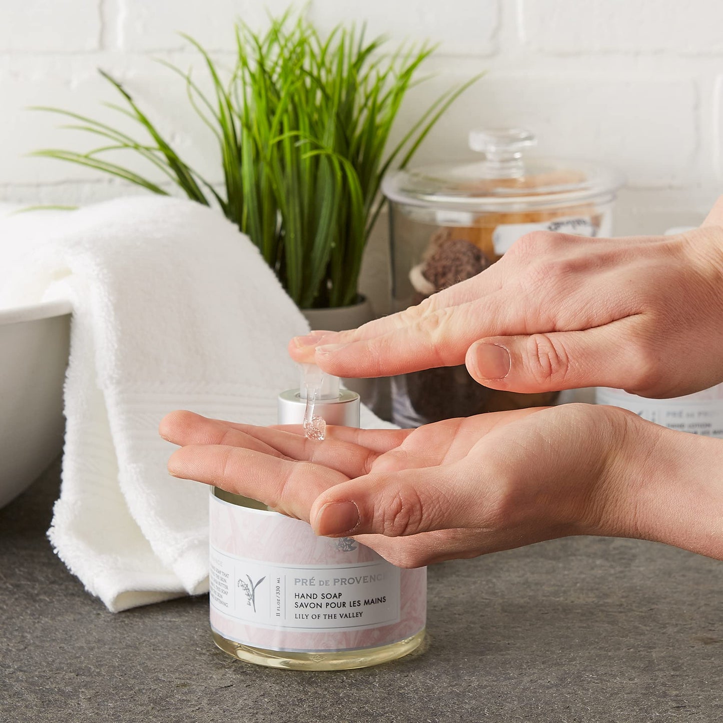 Pre de Provence Collection Liquid Hand Soap, Sooths & Softens while Cleansing, Enriched with Shea Butter, Vitamin E & Glycerin, Soft & Soothing, 11 fl