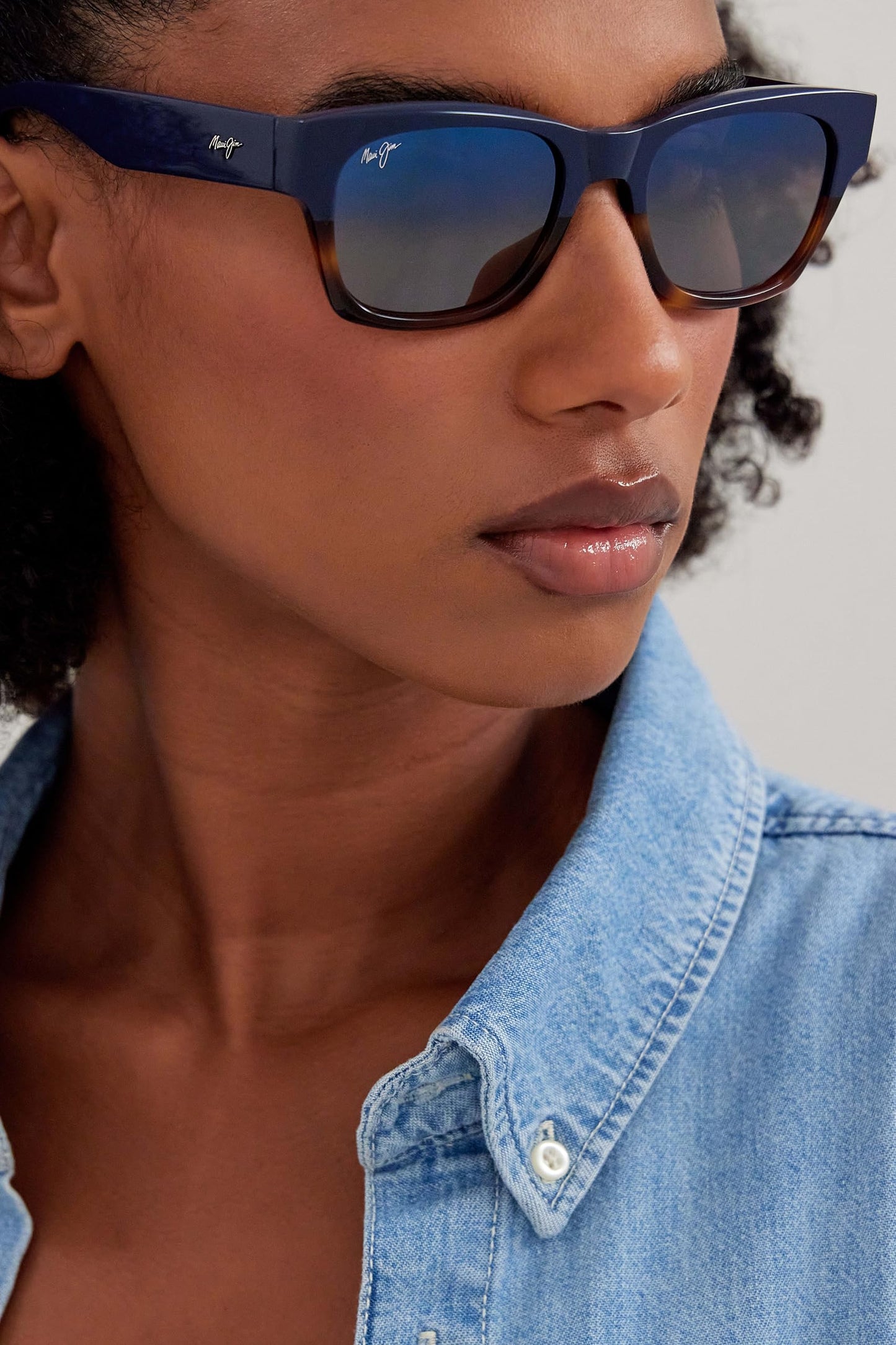 Maui Jim Men's and Women's Valley Isle Polarized Classic Sunglasses, Navy w/Tortoise/Dual Mirror Blue to Silver, Medium