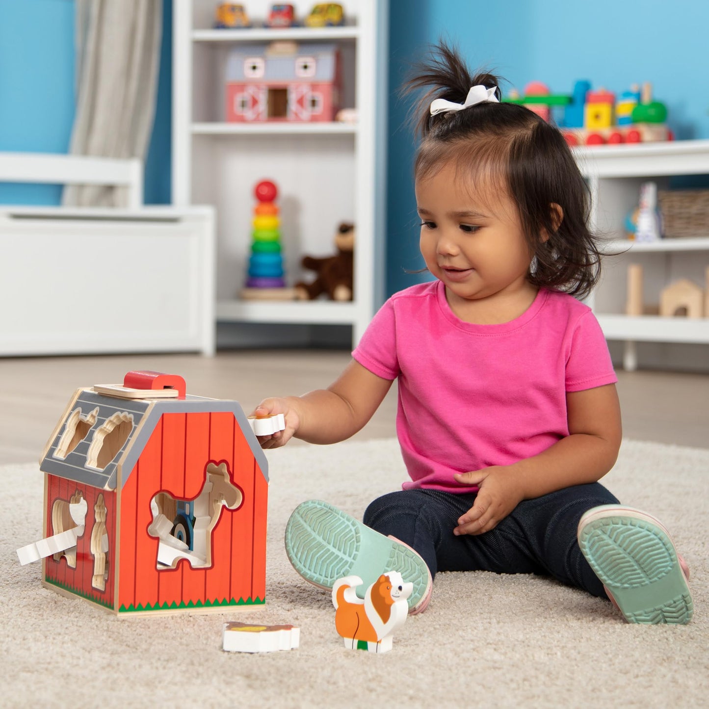 Melissa & Doug Wooden Take-Along Sorting Barn – Shape Sorting Farm Toy with 10 Wooden Pieces, Educational Learning Toy for Toddlers Ages 2+