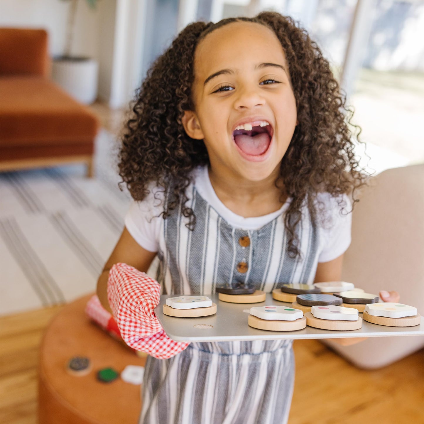Melissa & Doug Wooden Slice & Bake Cookie Play Set with Toppings & Baking Sheet – Pretend Play Food Toy for Kids Ages 3+