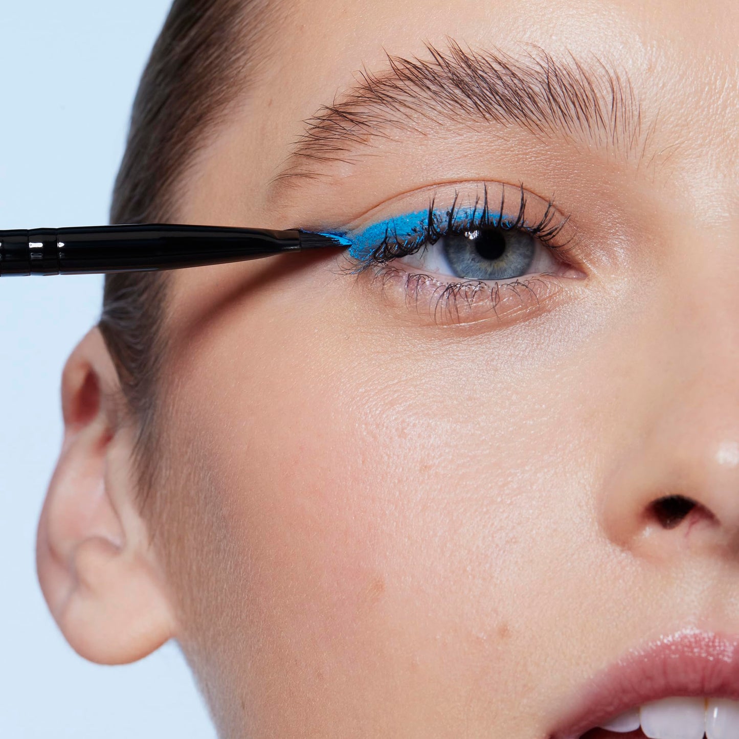 e.l.f. Wing It Liner Brush, Curved Eyeliner Brush For Creating a Precise Winged Look, Made With Synthetic Bristles, Vegan & Cruelty-Free