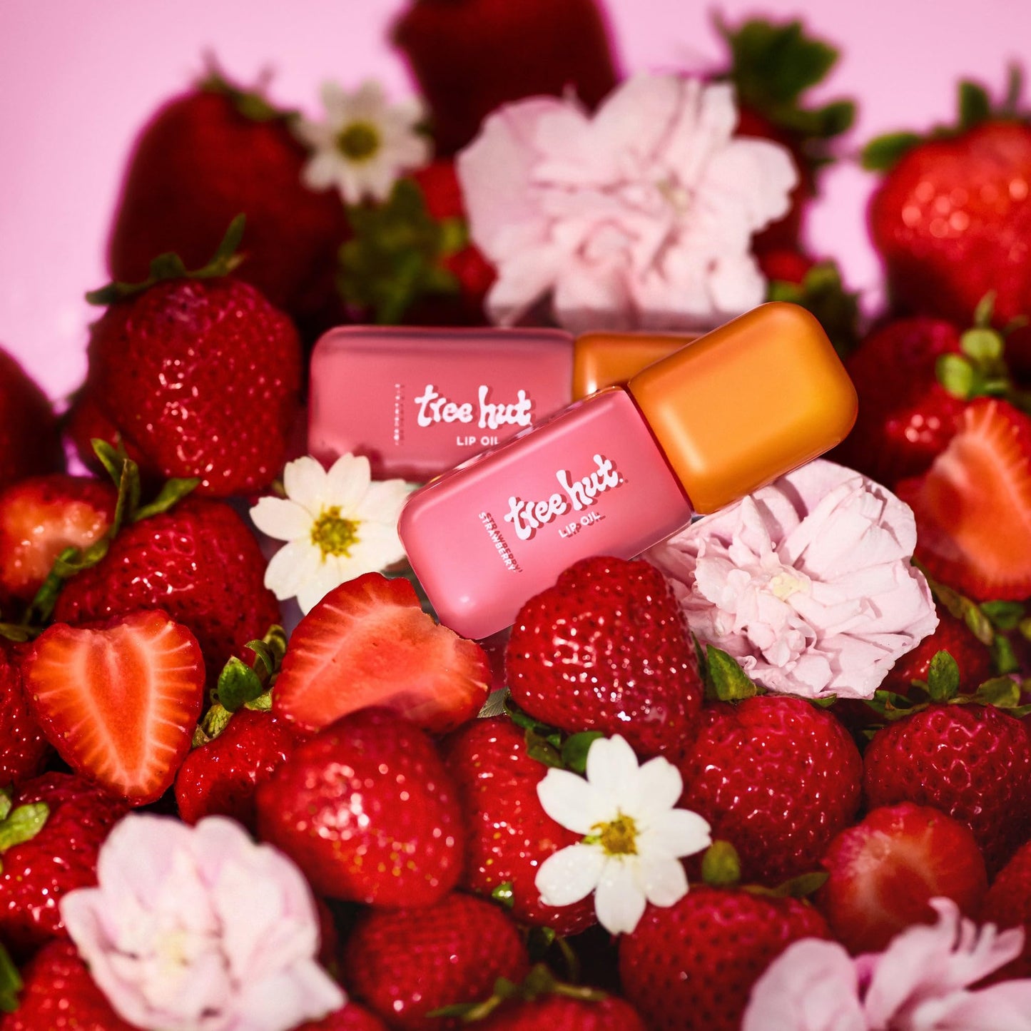Tree Hut Strawberry Hydrating Lip Oil, Sheer Pink Glossy Lip Oil, Non-Sticky Moisturizing Formula for Smooth, Kissable Lips, 0.11 fl oz