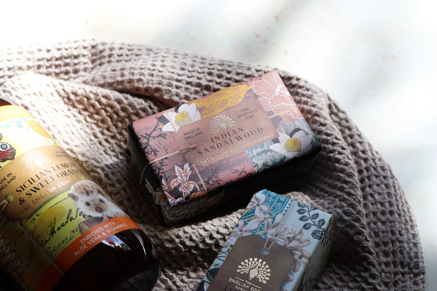 The English Soap Company Anniversary Wrapped Soap Bar, Luxury Sandalwood Shea Butter Soap Bar, Indian Sandalwood Scent 190g