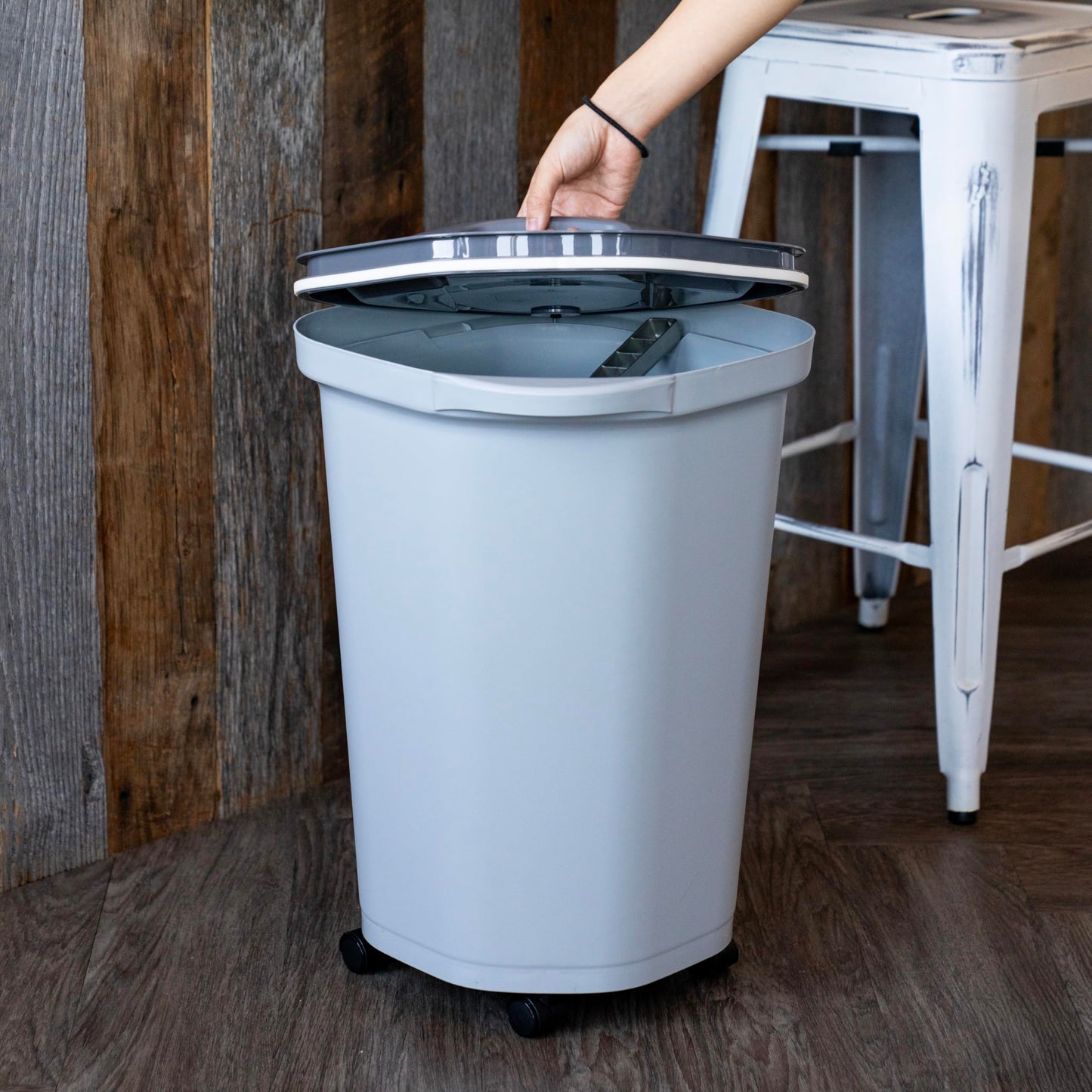 IRIS USA Pet Food Storage Container 25 lbs, Premium 60% Improved Airtight Seal with Air Valve, 2 Cup Scoop, Removable Wheels, Easy to Open - Made…