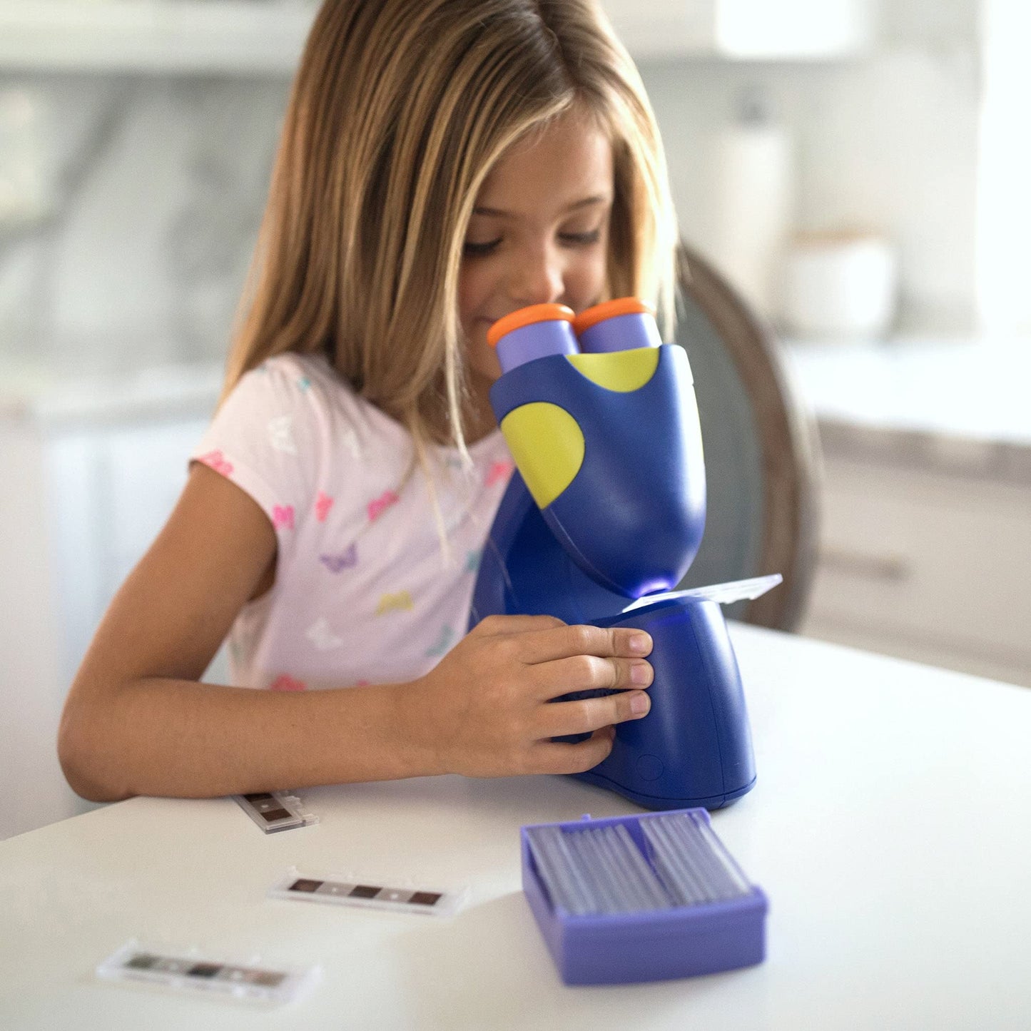 Educational Insights GeoSafari Jr. Talking Microscope with Bindi Irwin – STEM Science Toy for Kids, Interactive Learning Ages 3+