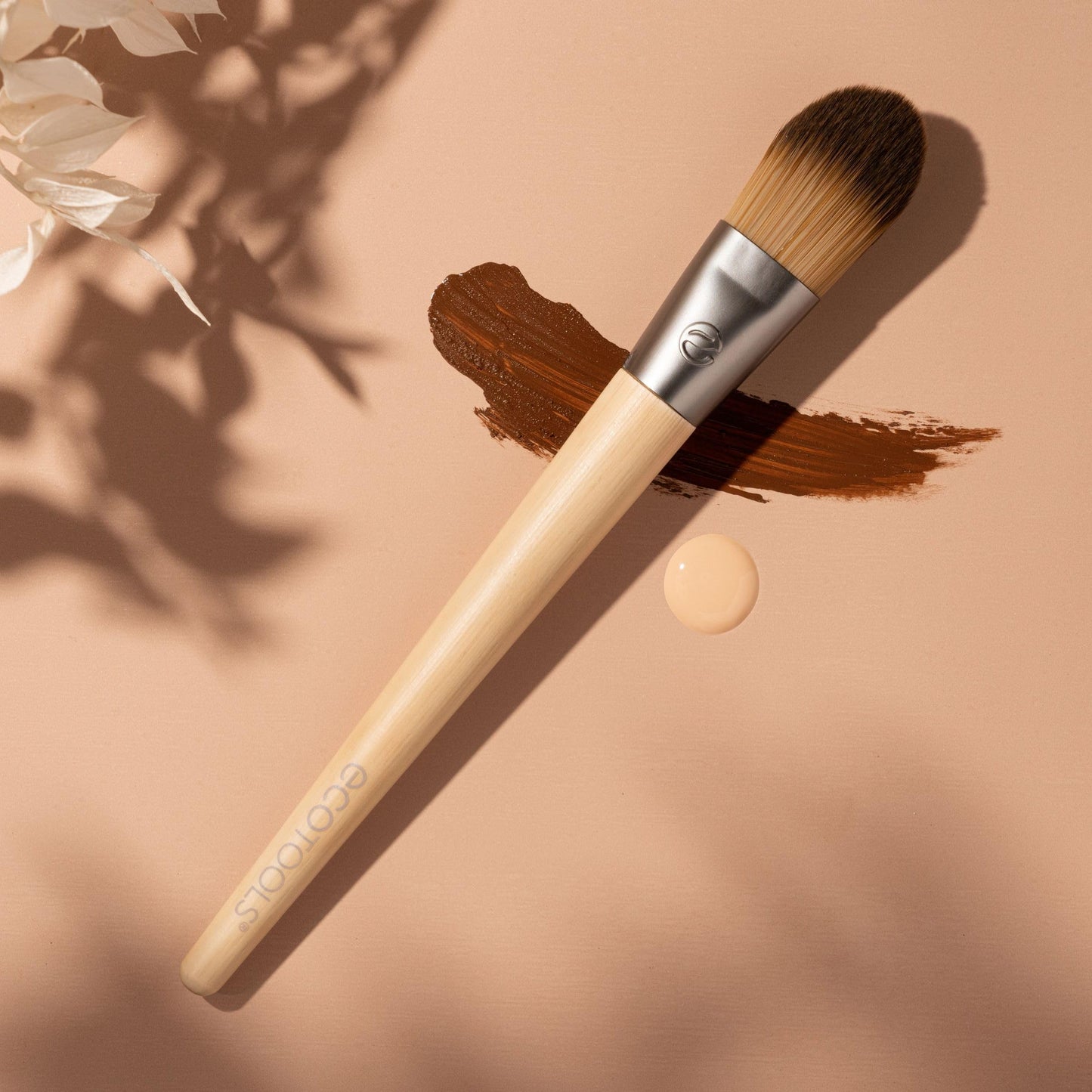EcoTools Classic Foundation Face Brush, For Liquid, & Cream Foundation, Flat Foundation Brush, Makeup Brush For Natural Makeup, Buildable Coverage