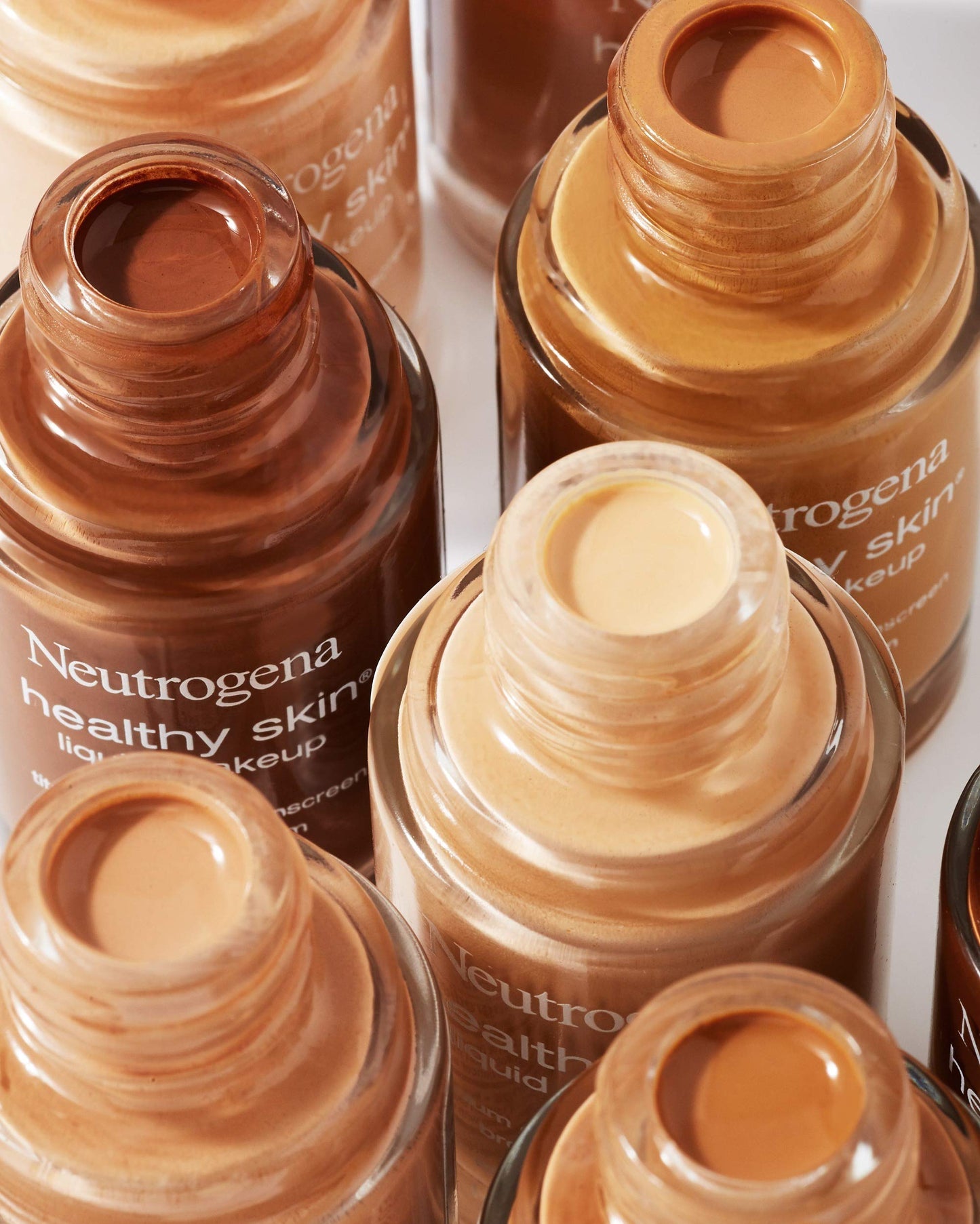 Neutrogena Healthy Skin Liquid Makeup Foundation, Broad Spectrum SPF 20 Sunscreen, Lightweight & Flawless Coverage Foundation with Antioxidant Vitamin