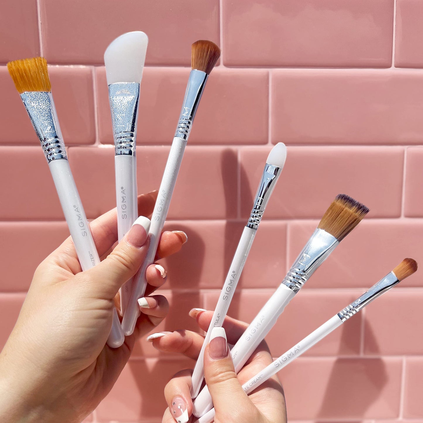Sigma Beauty S02 Spatula Skincare Brush - Silicone Skincare Tool for Applying Skincare Products to Face and Skin, Face Mask Brush Applicator