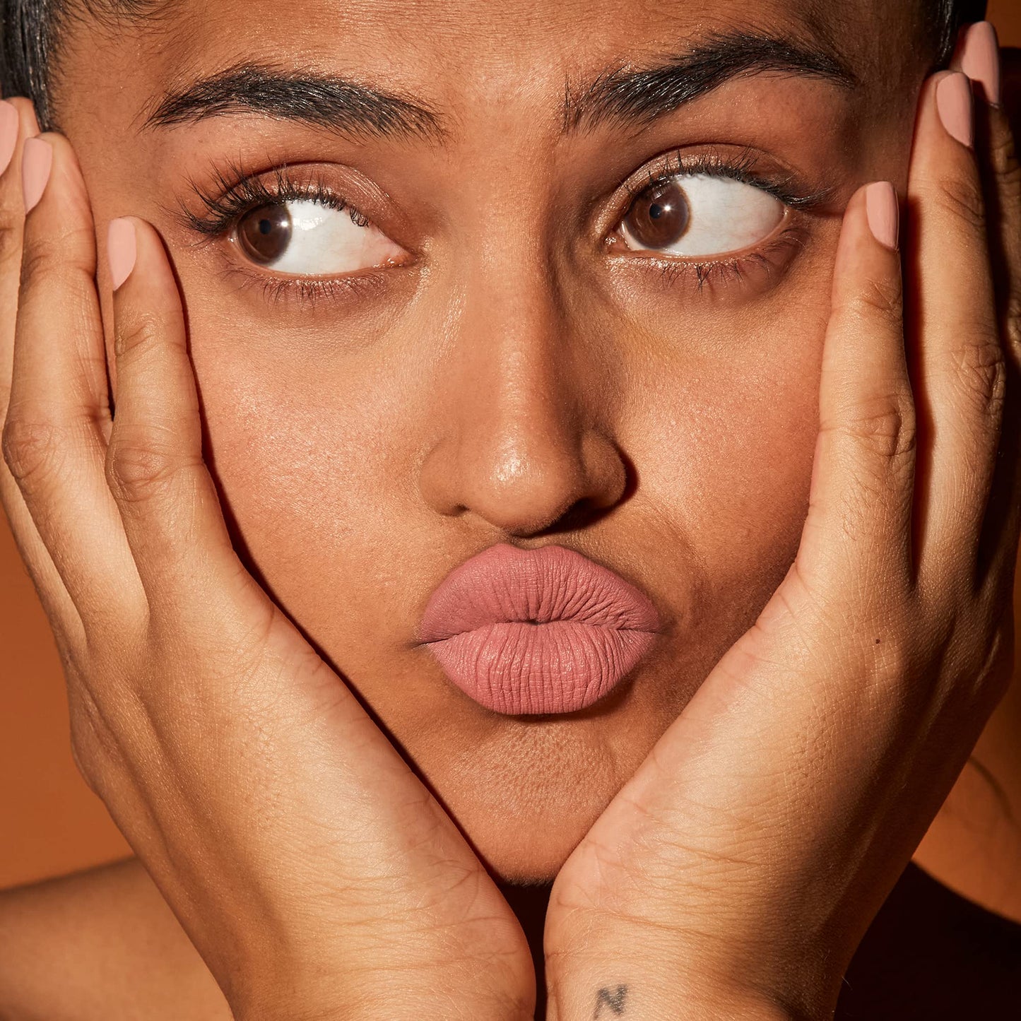 Live Tinted Huelip Liquid Lip Crème - Weightless, Long-Lasting Liquid Lip with Hyaluronic Acid and Jojoba Oil For a Soft, Comfortable, Moisturized