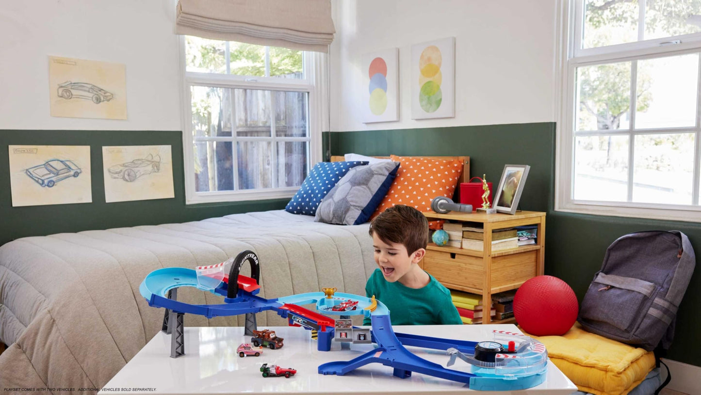 Mattel Disney and Pixar Cars Playset with 2 Toy Cars, Lightning McQueen & Francesco Bernoulli, GRC Jumping Raceway Track Set with Booster