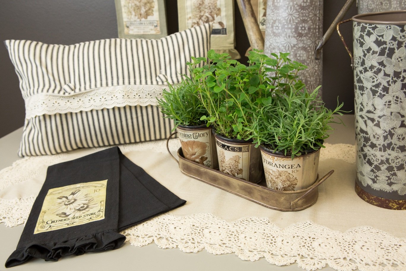 Heritage Lace VG-008 Vintage Garden 18"X26" Black Tea Towel Vintage Garden 18"X26" Tea Towel,Black