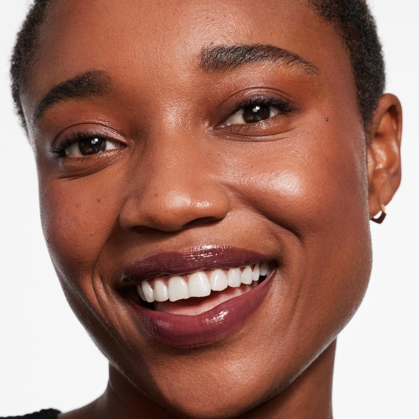 Neutrogena High Shine Glossy Lip, Nourishing Lip Gloss with Maracuja Oil, Antioxidant Vitamin E & Vitamins, Non-Retractable, Buildable Pigmented