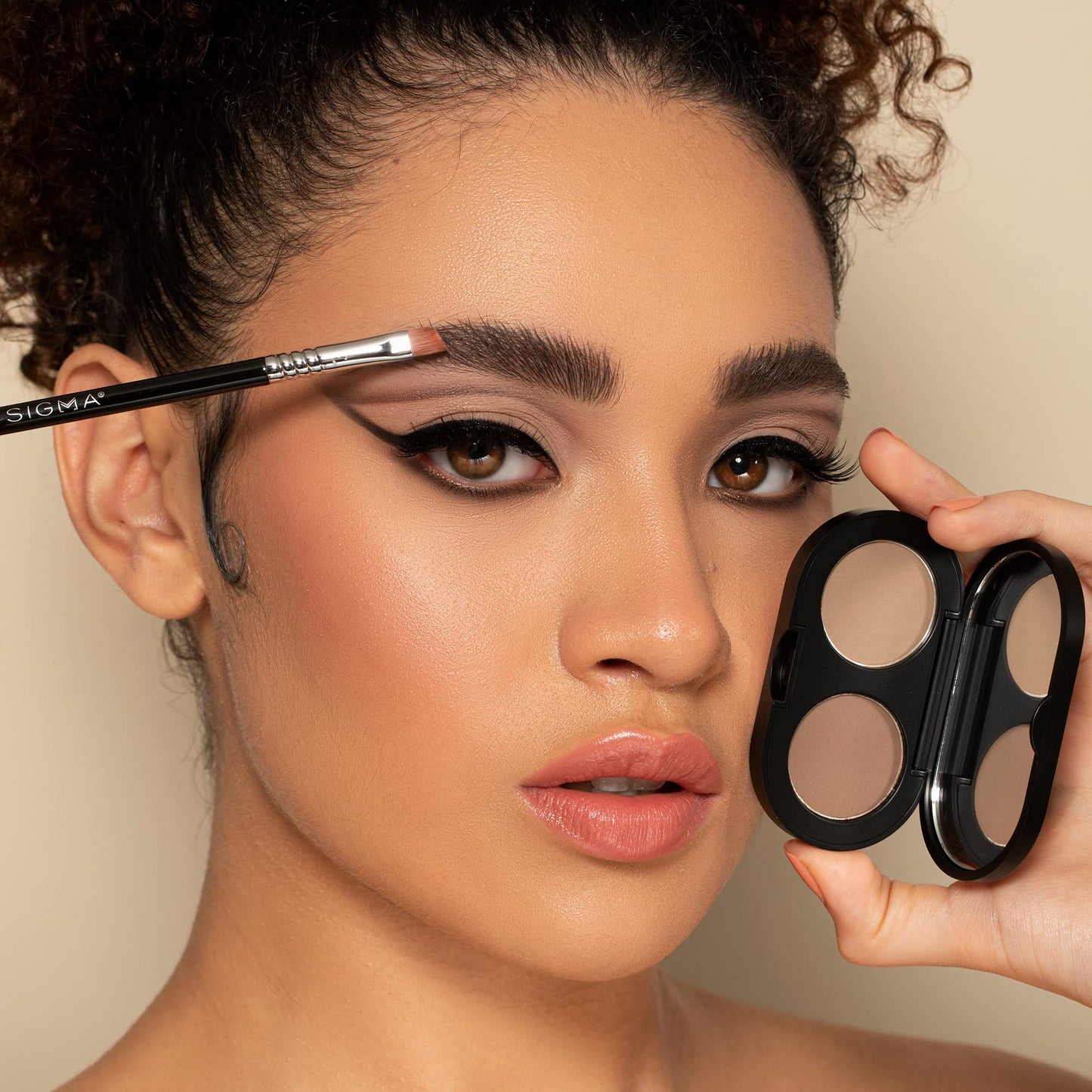 Sigma Beauty Color + Shape Brow Powder Duo - Eye Brow Palette for Natural, Defined Brows - Dark and Light Brow Powder to Tint and Highlight - Vegan