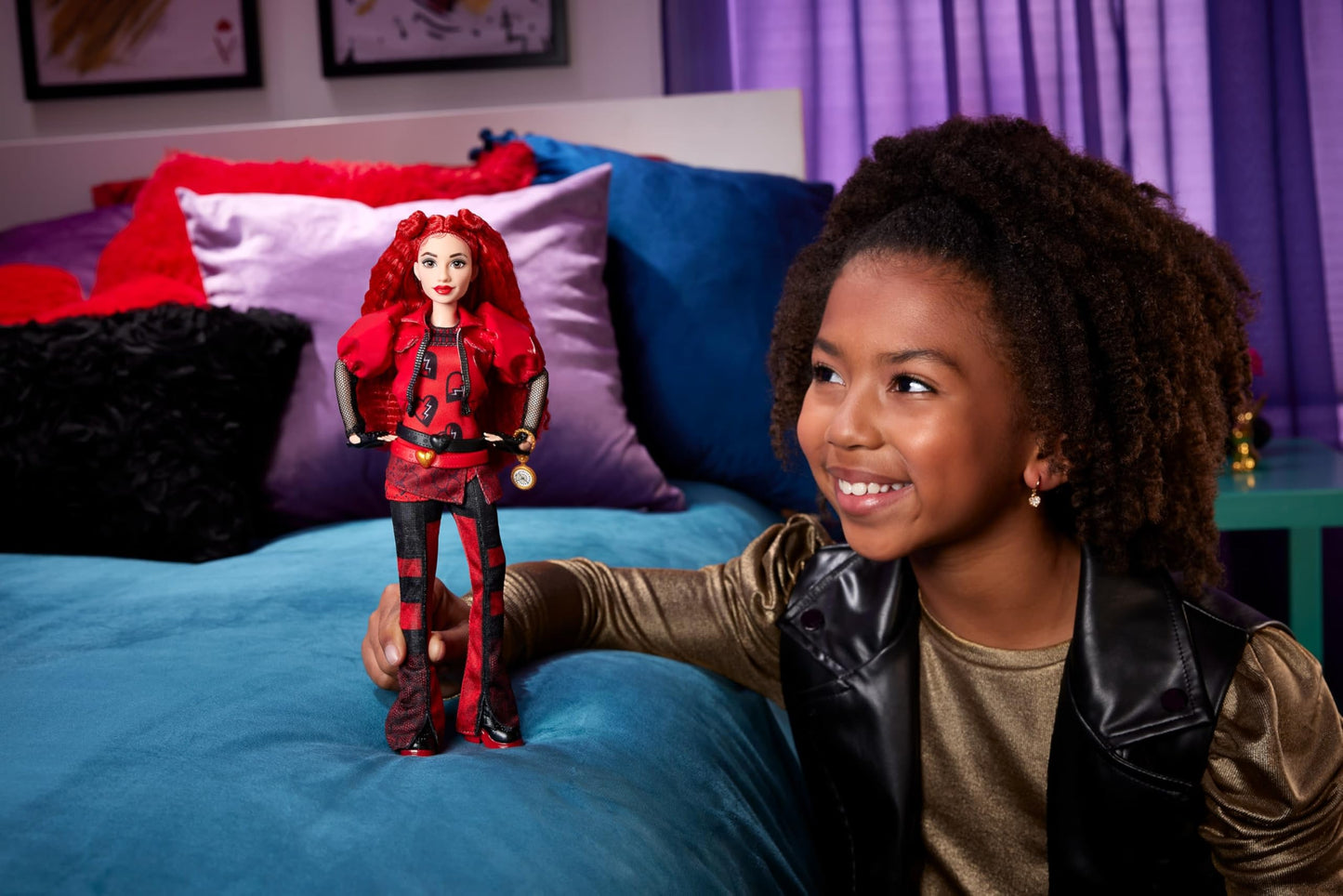 Mattel Disney Descendants: The Rise of Red Fashion Doll & Accessory - Red, Daughter of Queen of Hearts with Movie-Inspired Clothes & Pocket Watch